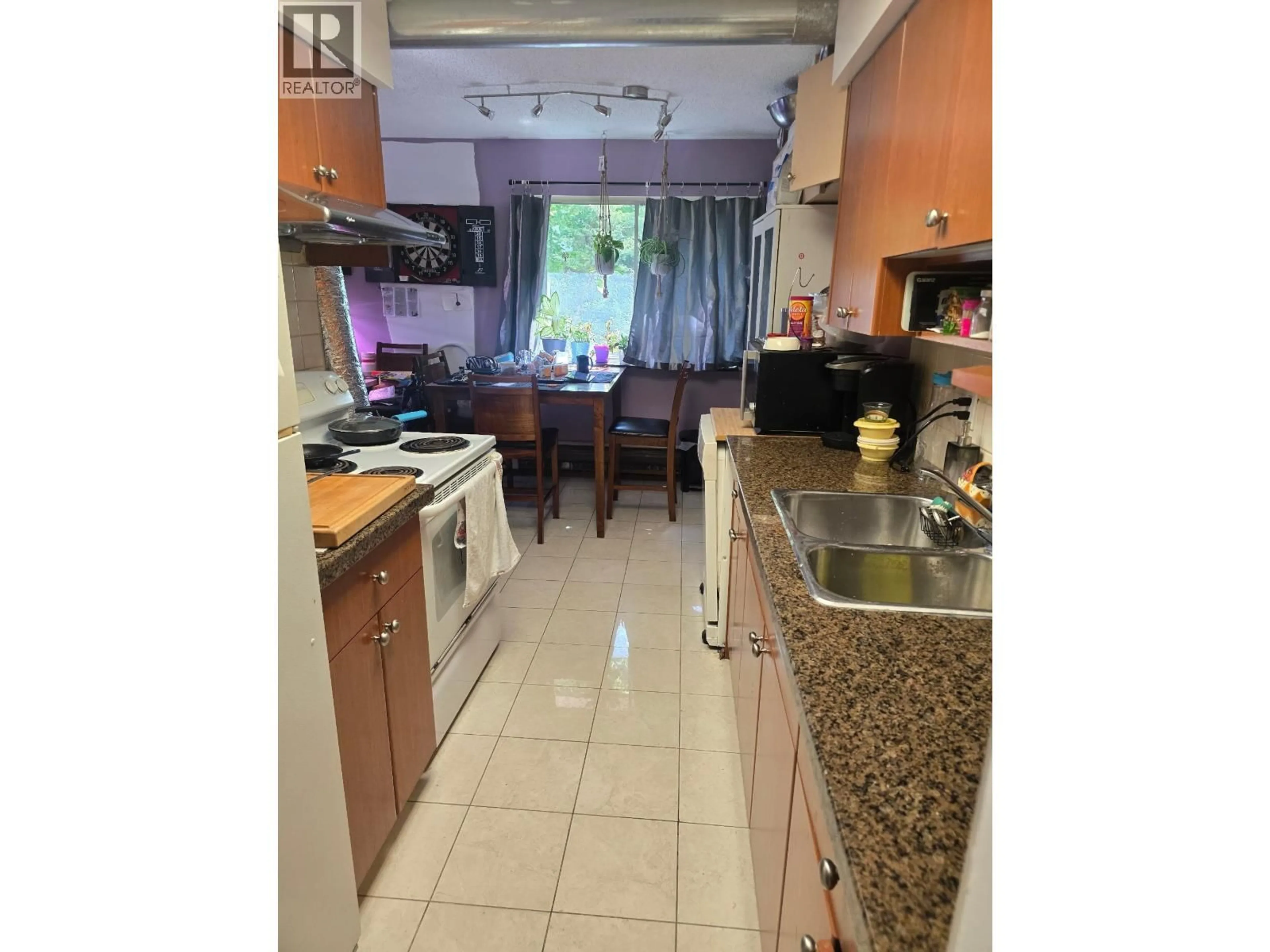 Standard kitchen, unknown for 204 - 3925 KINGSWAY STREET, Burnaby British Columbia V5H3Y7