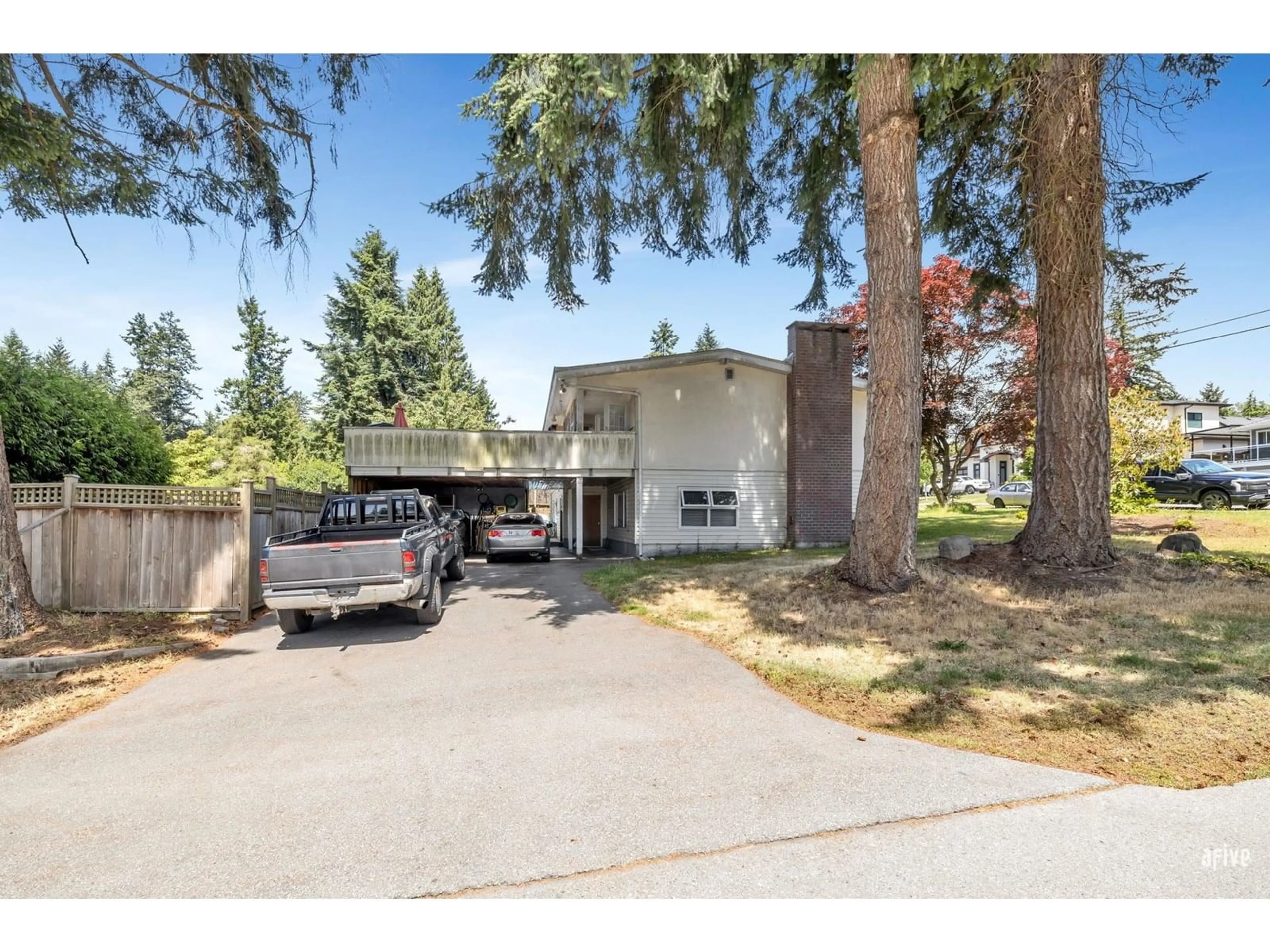 A pic from outside/outdoor area/front of a property/back of a property/a pic from drone, street for 5639 ABBEY, Delta British Columbia V4E1B7