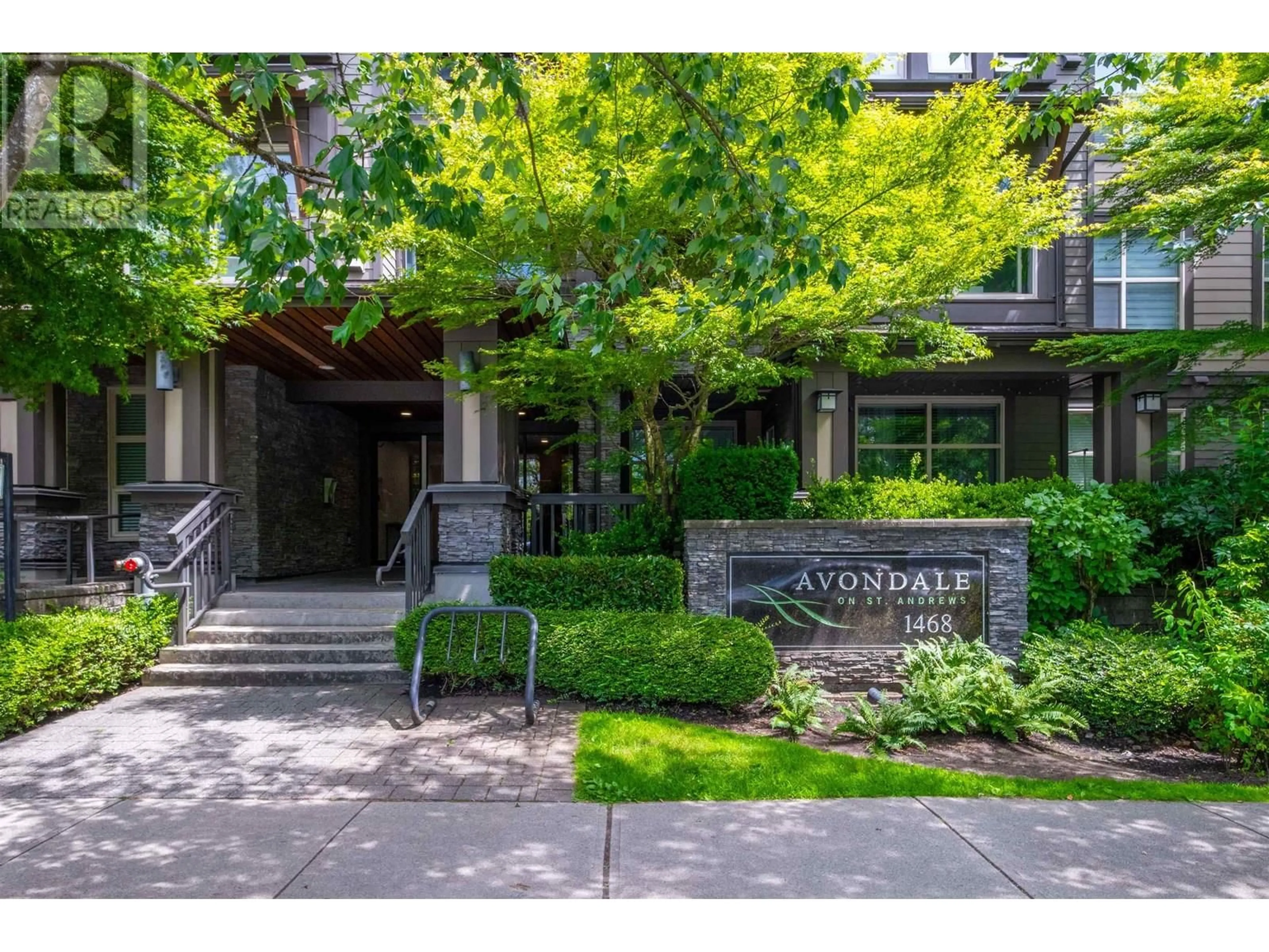 Indoor entryway for 207 - 1468 ST. ANDREWS AVENUE, North Vancouver British Columbia V7L0A8