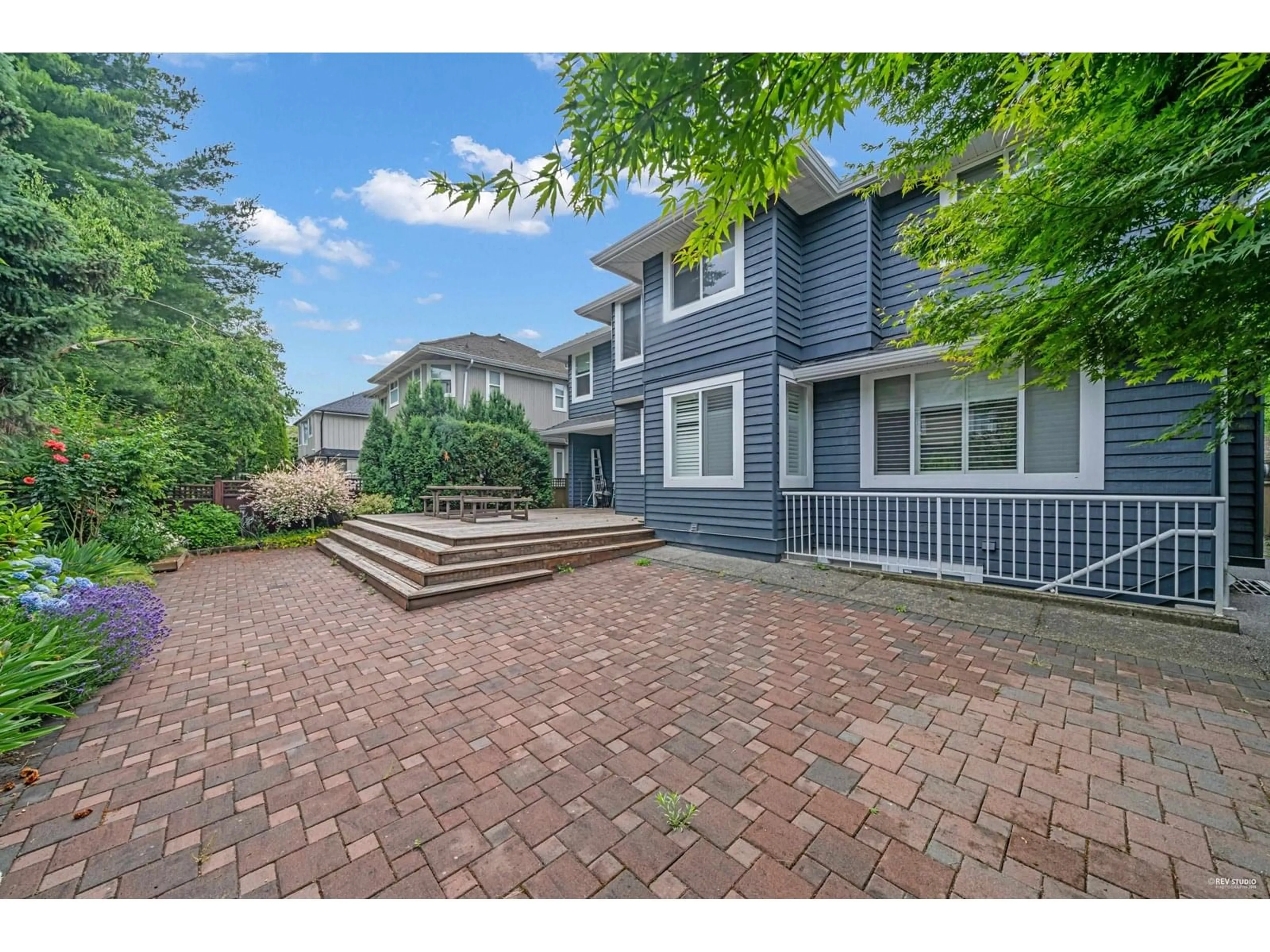 A pic from outside/outdoor area/front of a property/back of a property/a pic from drone, street for 14741 30, Surrey British Columbia V4P3E6