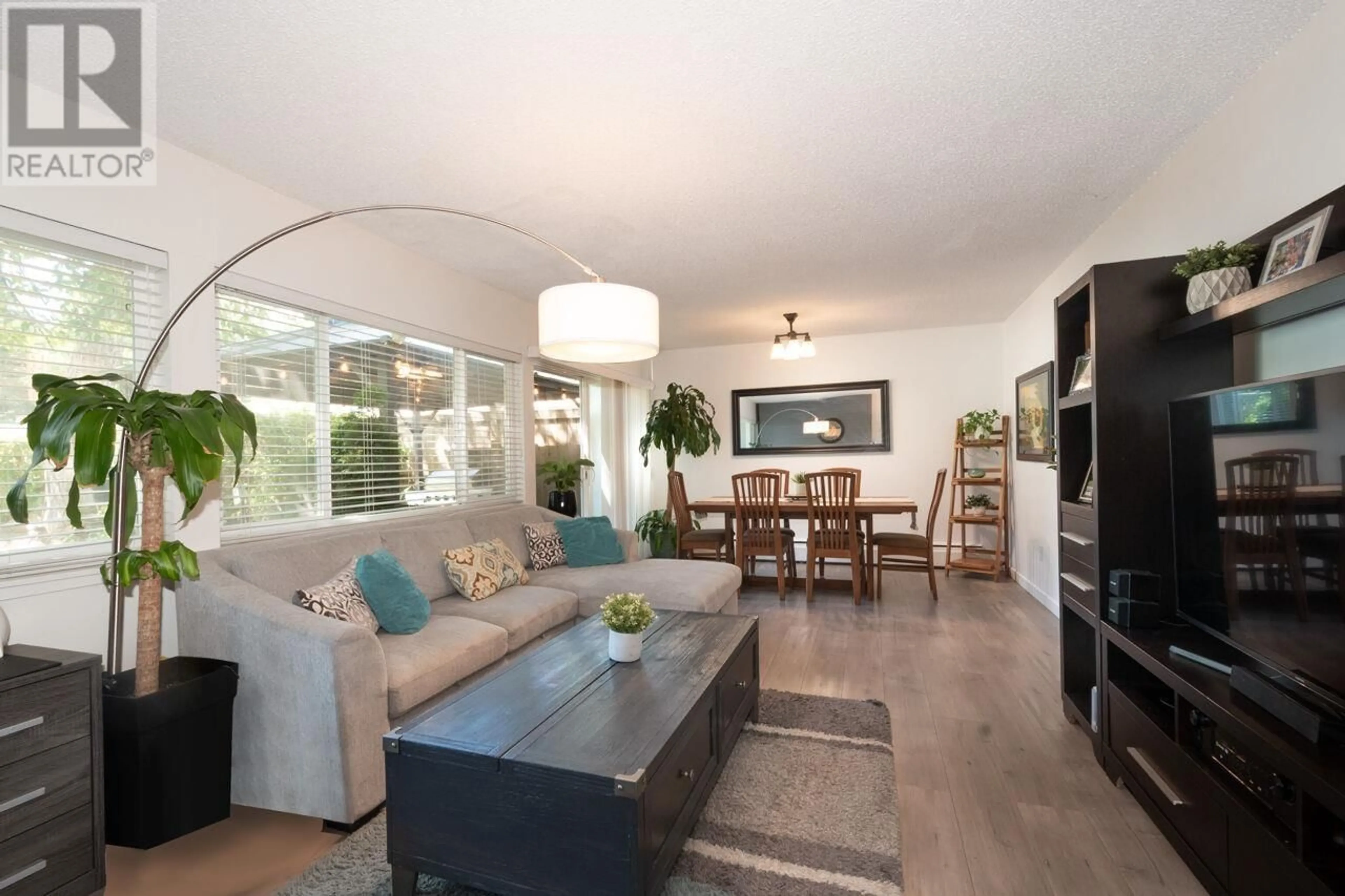 Living room with furniture, unknown for 2765 WESTVIEW DRIVE, North Vancouver British Columbia V7N3X9