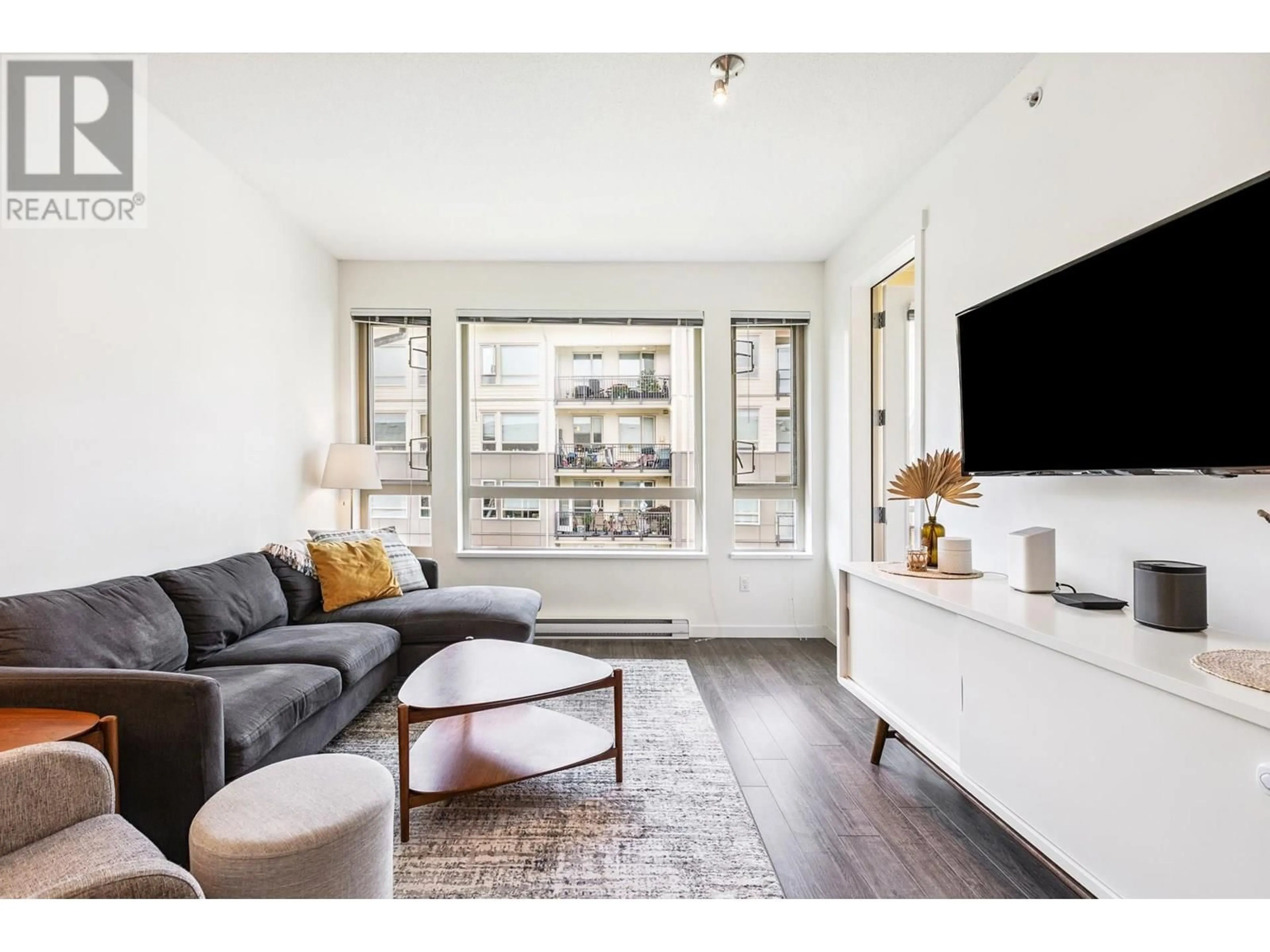 Living room with furniture, wood/laminate floor for 516 - 2665 MOUNTAIN HIGHWAY, North Vancouver British Columbia V7J0A8