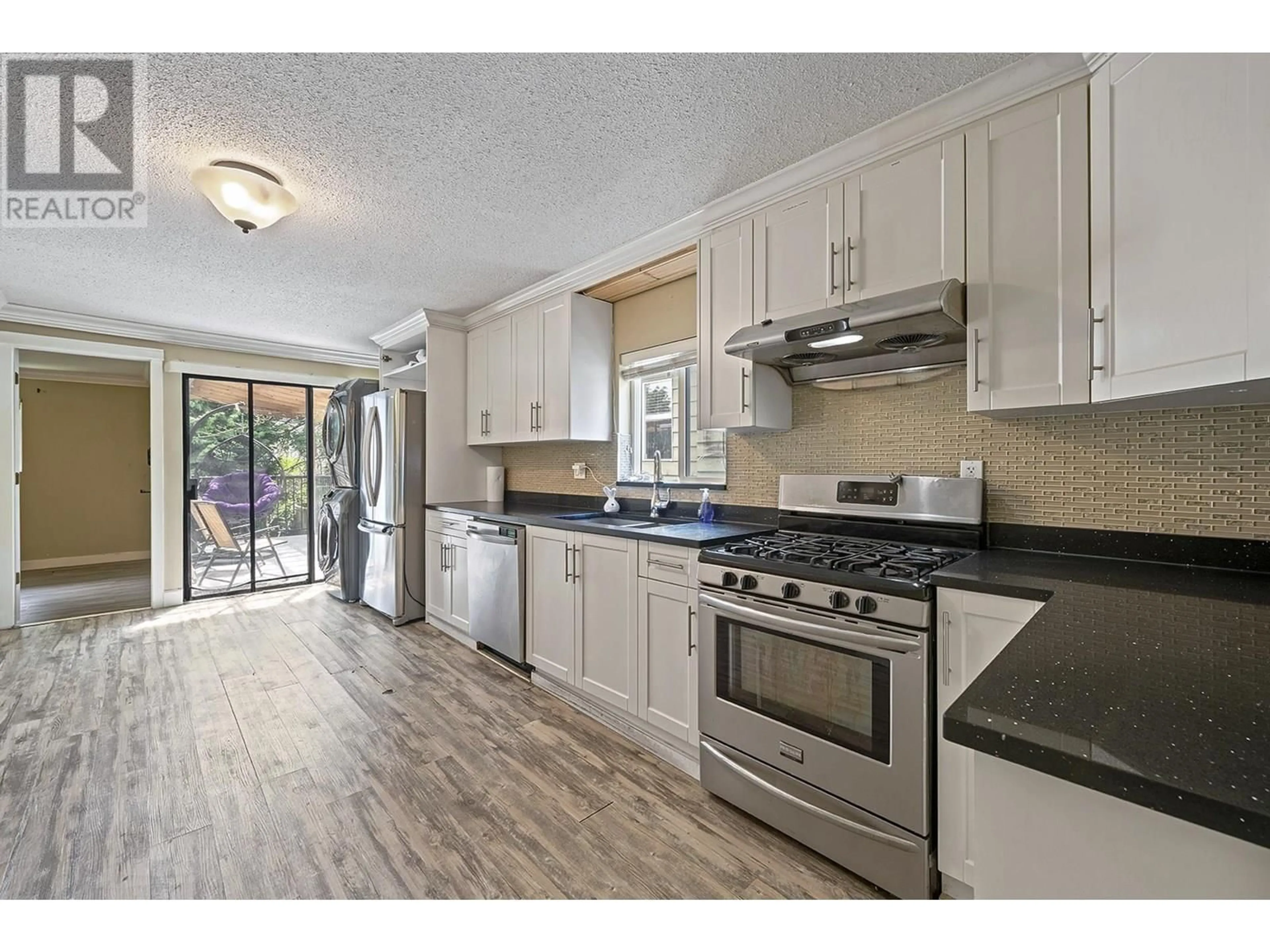Open concept kitchen, ceramic/tile floor for 956 54TH AVENUE, Vancouver British Columbia V5X1L7