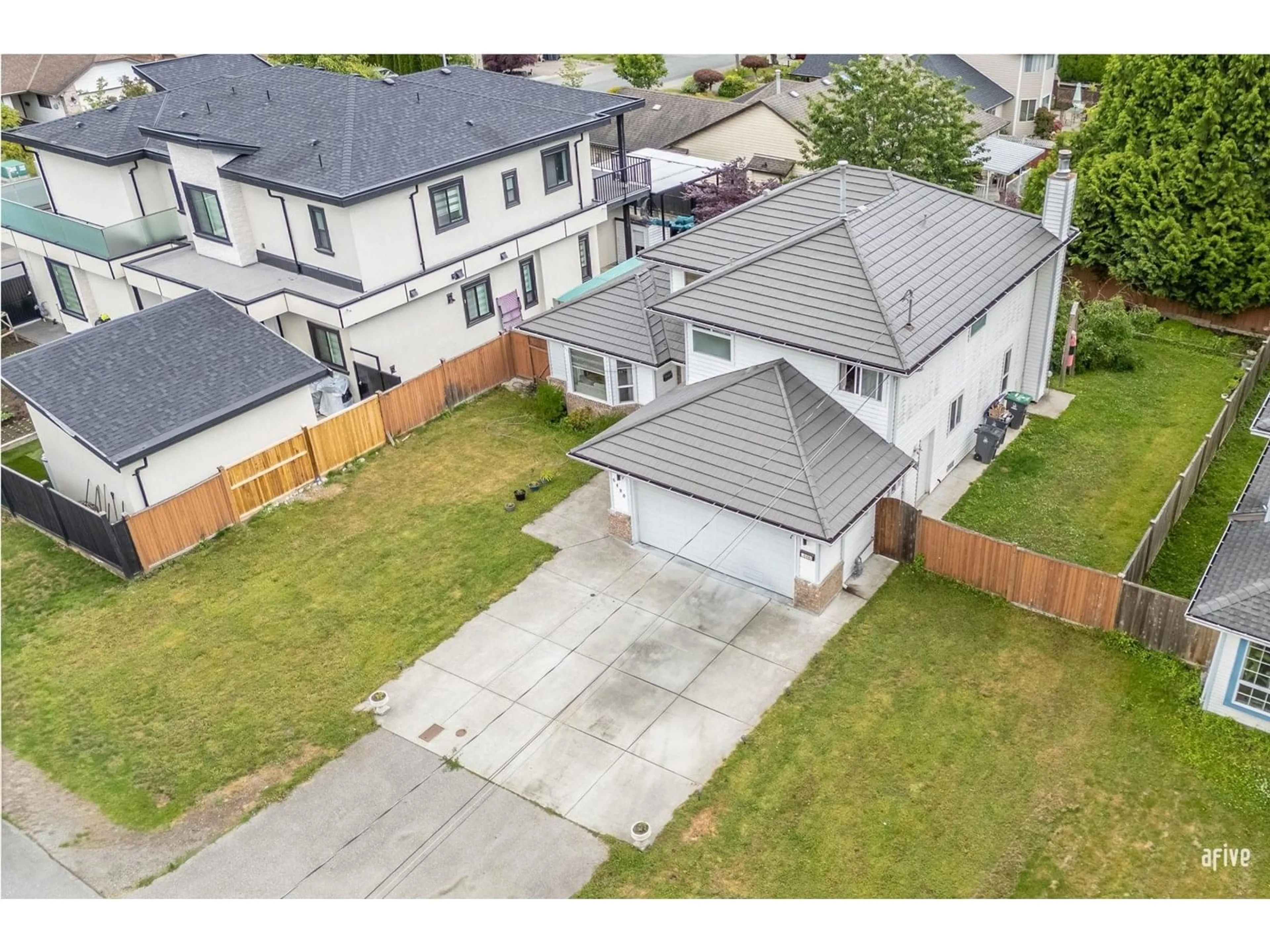 A pic from outside/outdoor area/front of a property/back of a property/a pic from drone, street for 6480 138, Surrey British Columbia V3W5G6