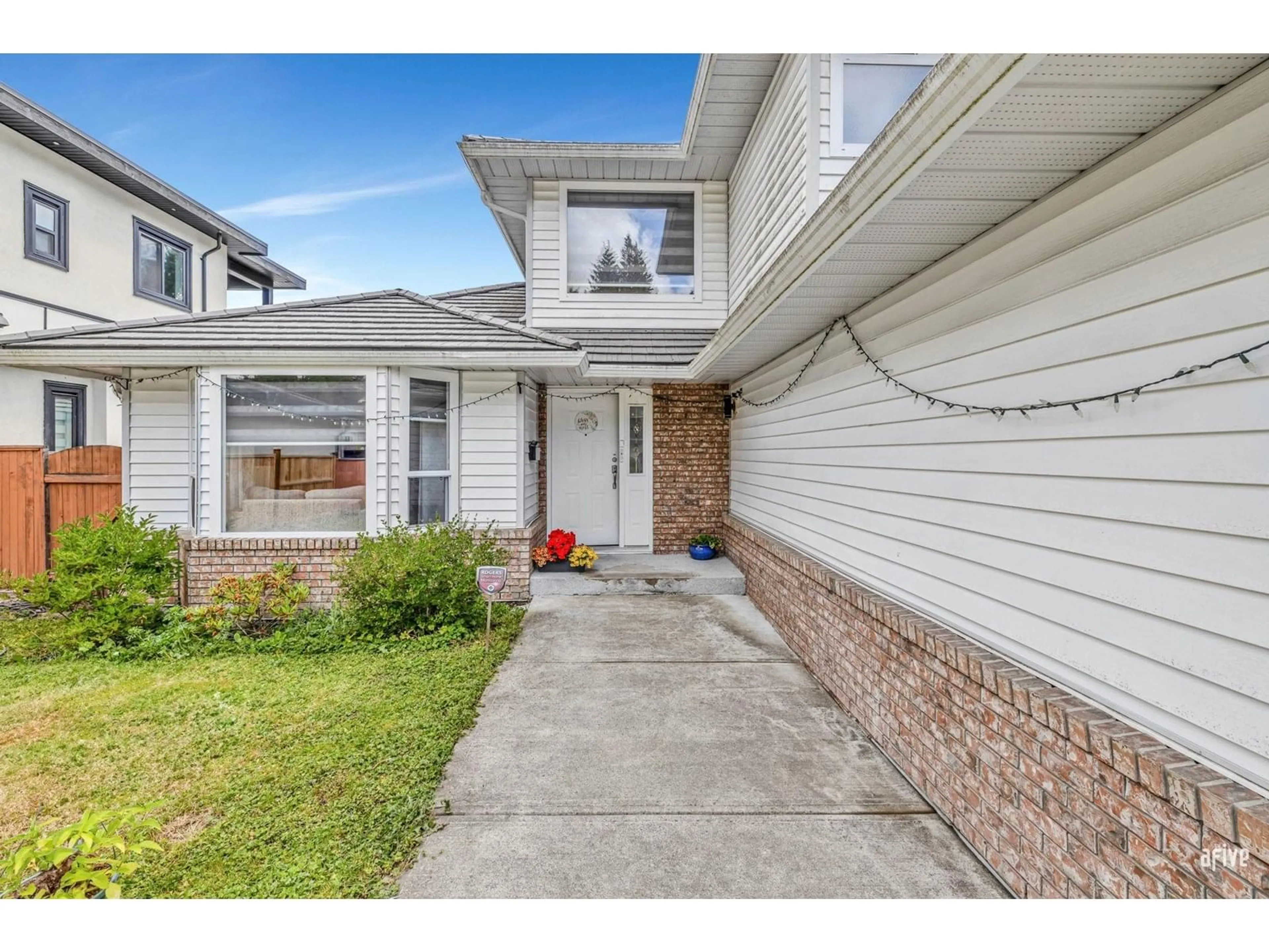 Home with vinyl exterior material, street for 6480 138, Surrey British Columbia V3W5G6