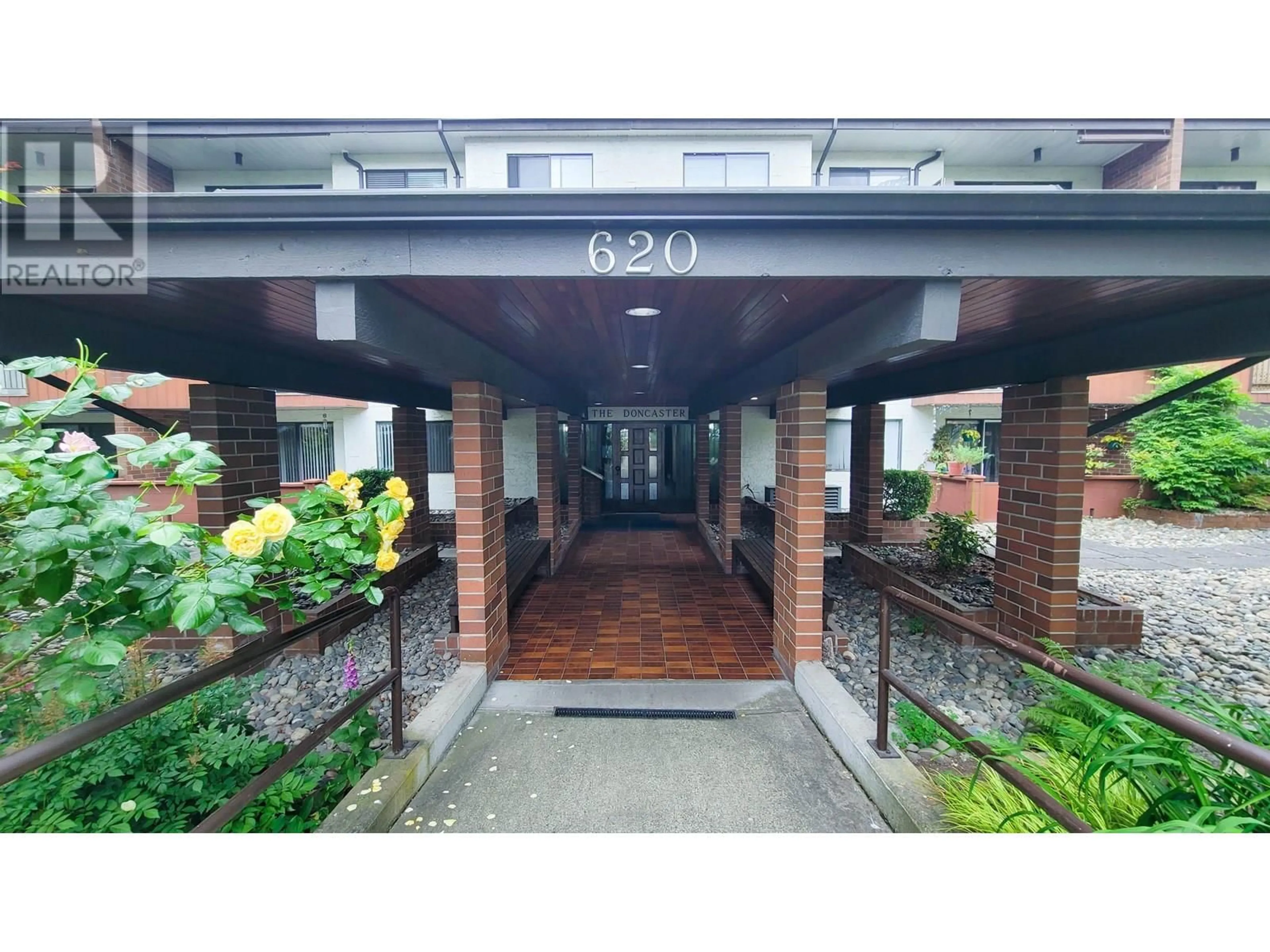 Indoor foyer for 107 - 620 EIGHTH AVENUE, New Westminster British Columbia V3M5V7