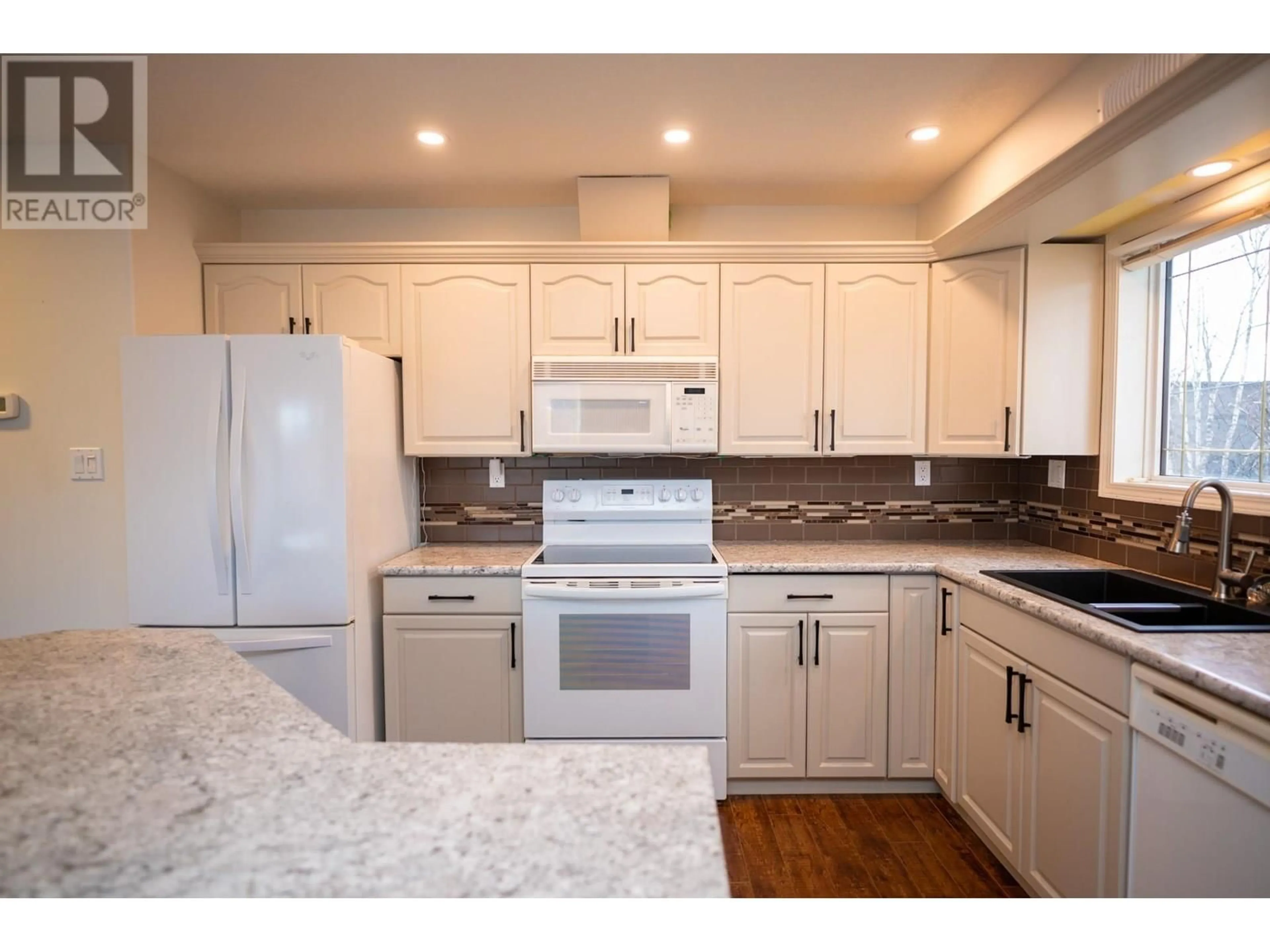 Standard kitchen, unknown for 106 - 1693 6TH AVENUE, Prince George British Columbia V2L3N5