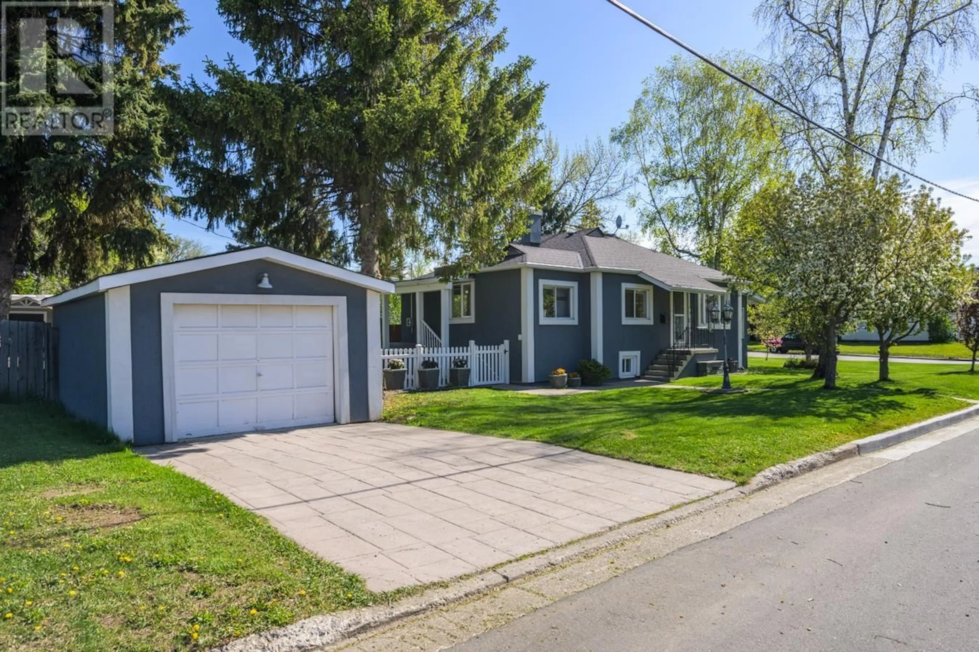 Home with vinyl exterior material, street for 2198 LAURIER CRESCENT, Prince George British Columbia V2M2A7
