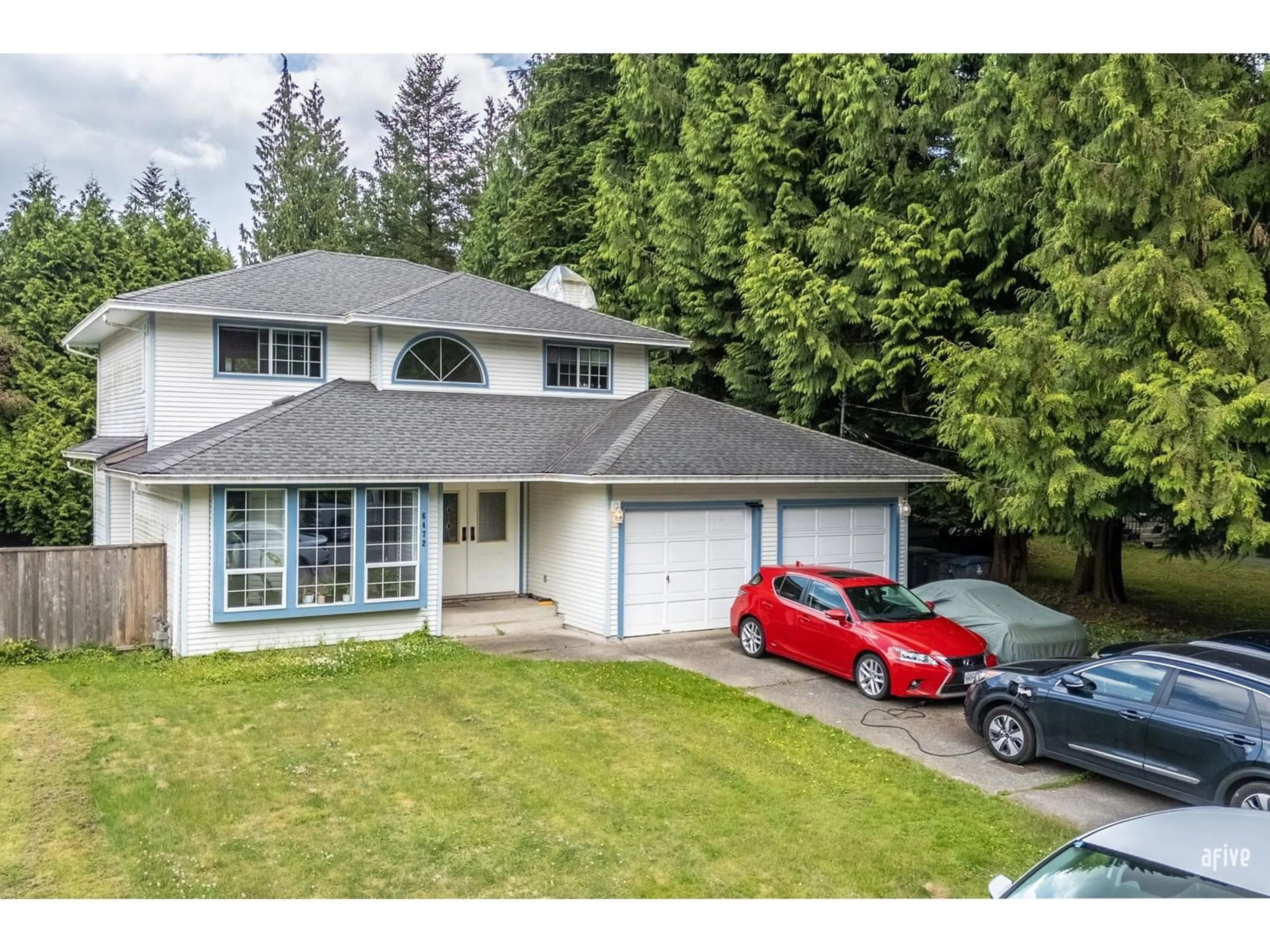 A pic from outside/outdoor area/front of a property/back of a property/a pic from drone, street for 6472 138, Surrey British Columbia V3W5G6