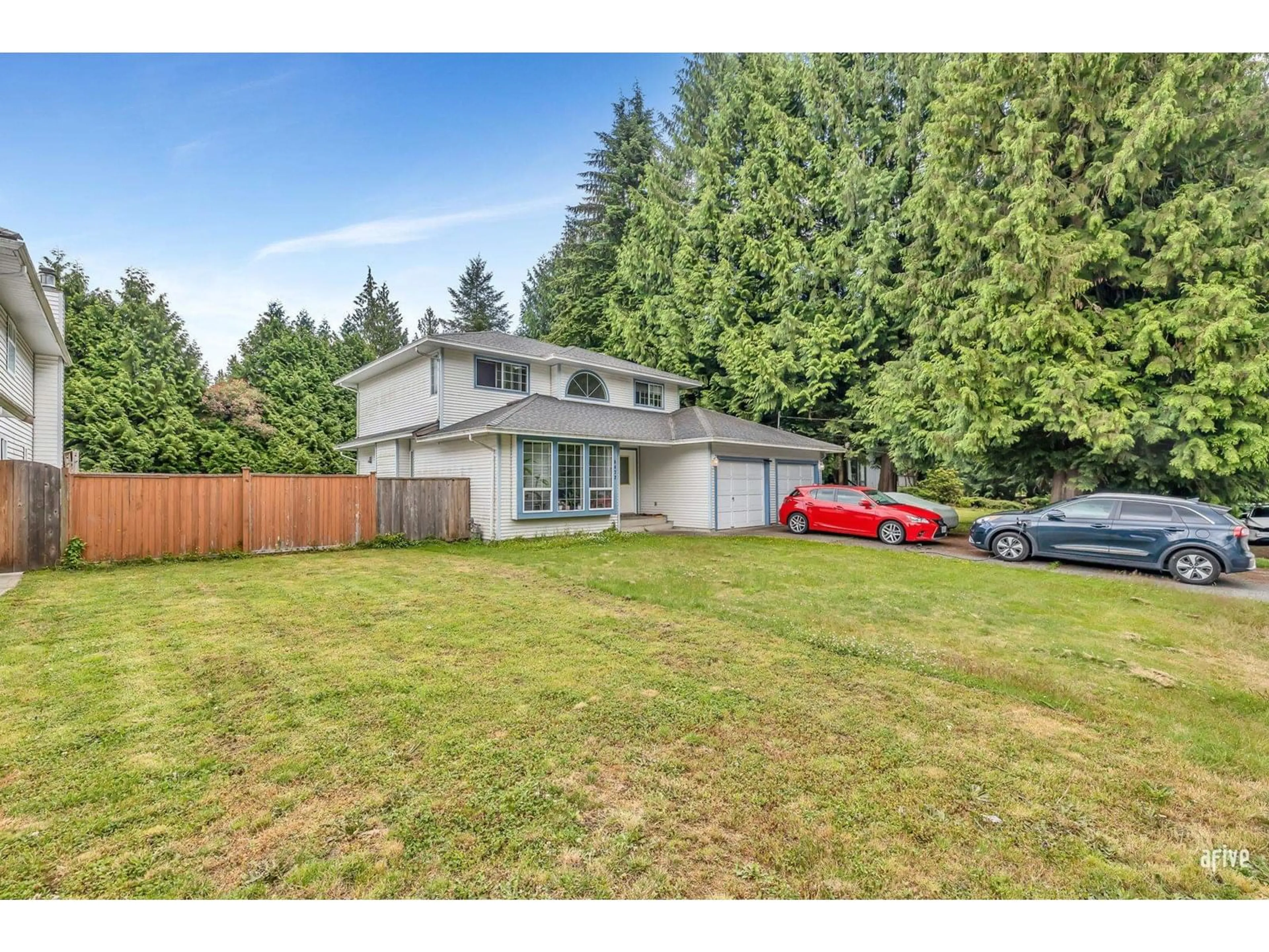 A pic from outside/outdoor area/front of a property/back of a property/a pic from drone, street for 6472 138, Surrey British Columbia V3W5G6