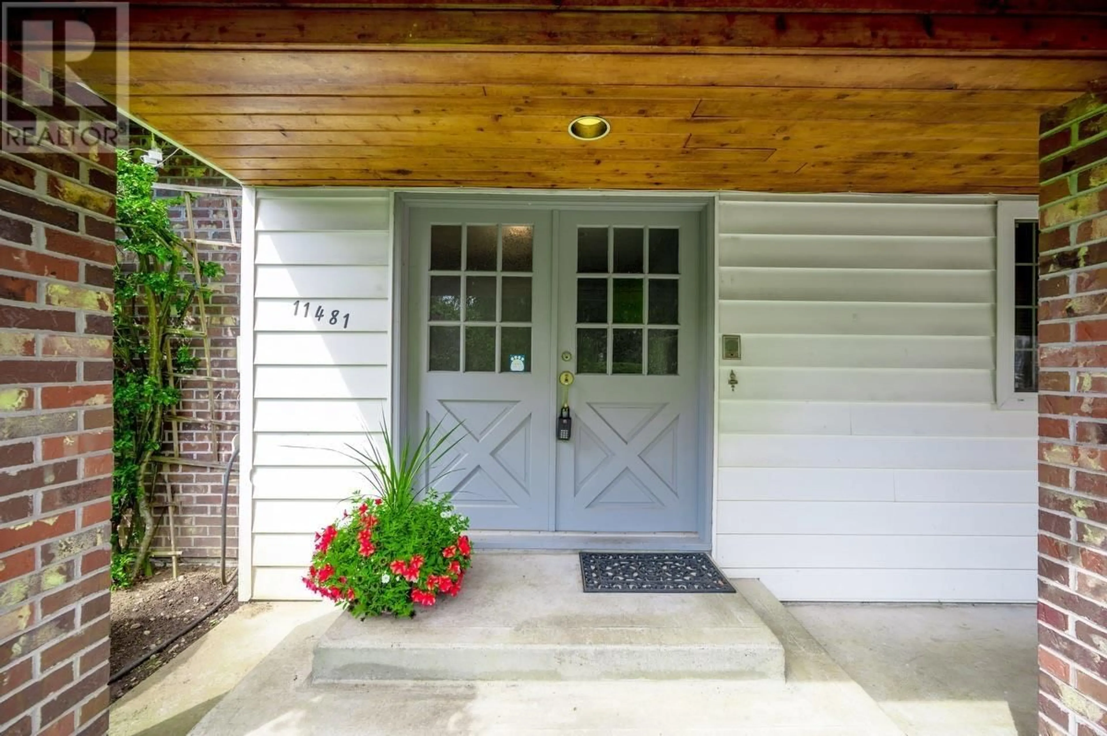 Indoor entryway for 11481 FRASERVIEW STREET, Maple Ridge British Columbia V2X4Y6