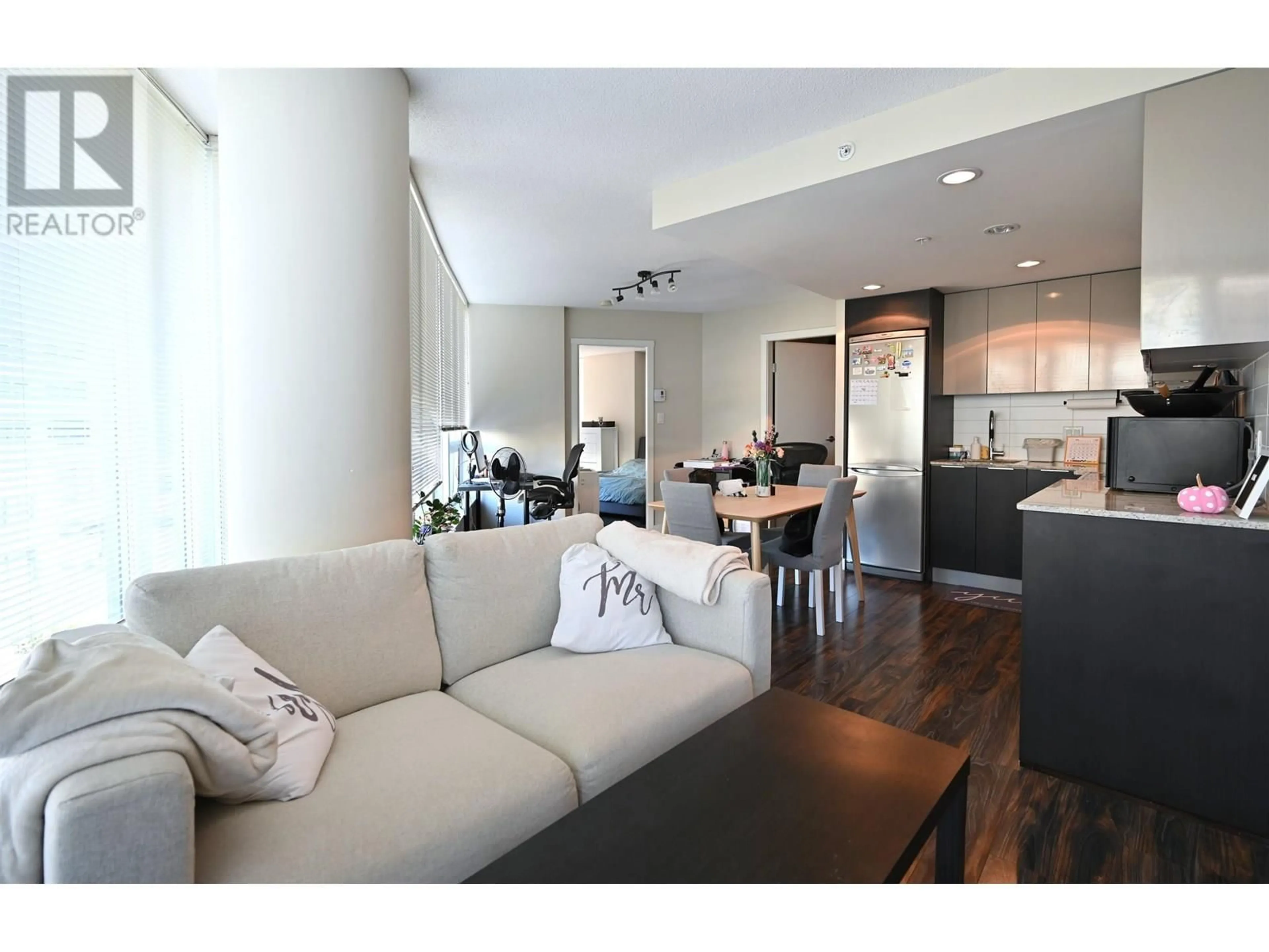 Living room with furniture, wood/laminate floor for 410 - 445 2ND AVENUE, Vancouver British Columbia V5Y0E8