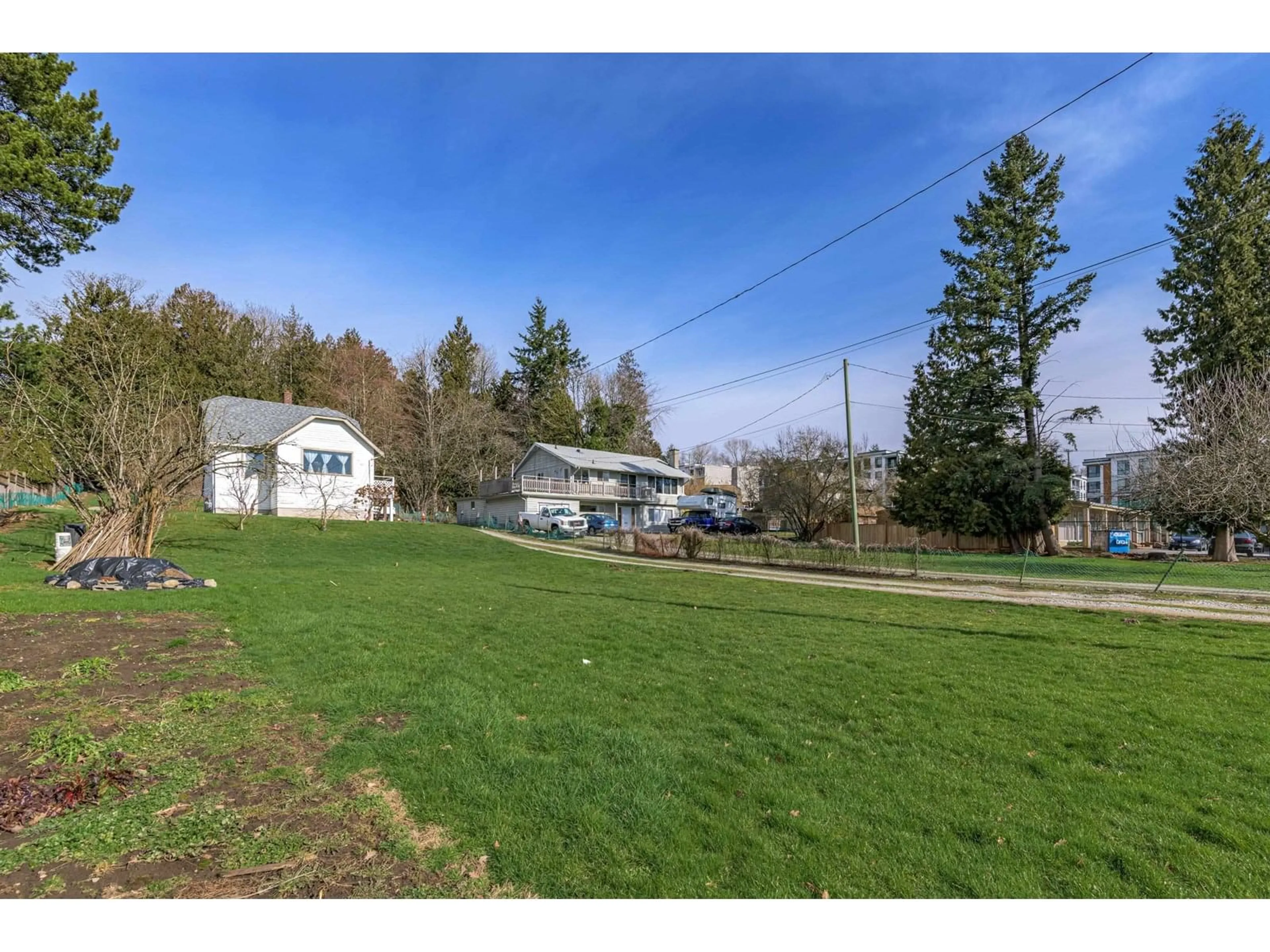 A pic from outside/outdoor area/front of a property/back of a property/a pic from drone, unknown for 19957 68, Langley British Columbia V2Y2W5