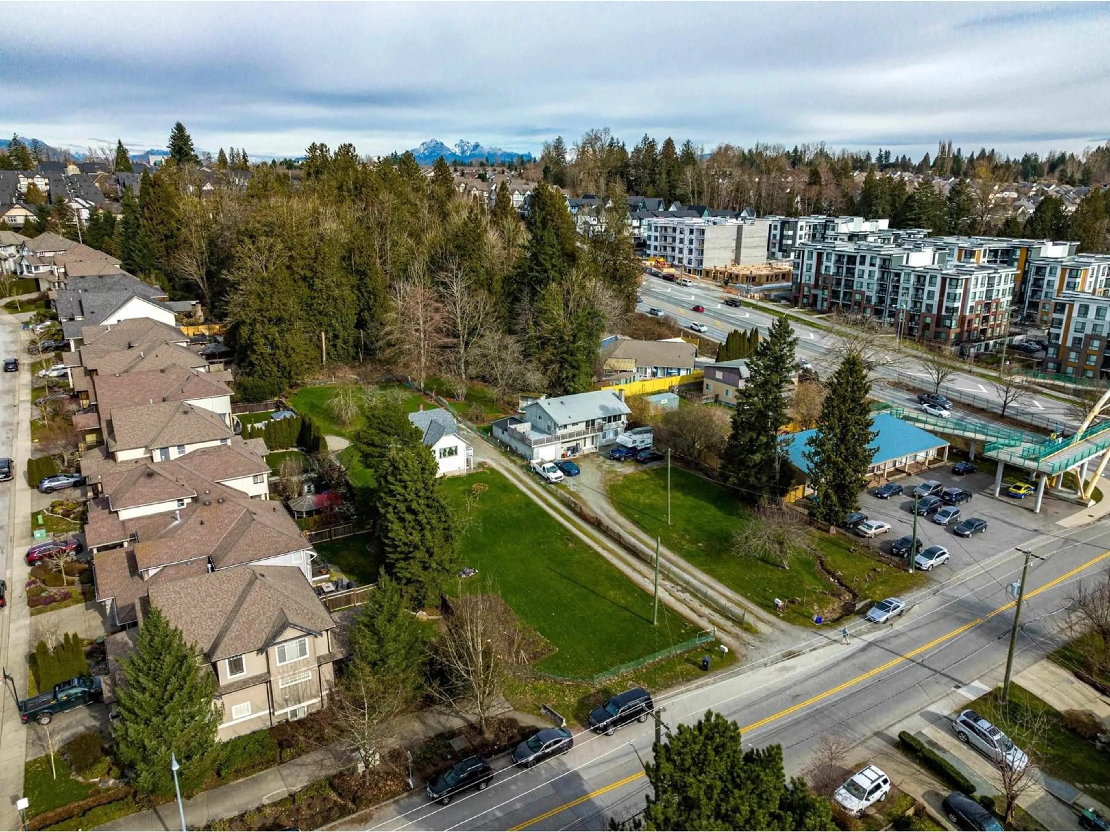 A pic from outside/outdoor area/front of a property/back of a property/a pic from drone, water/lake/river/ocean view for 19957 68, Langley British Columbia V2Y2W5