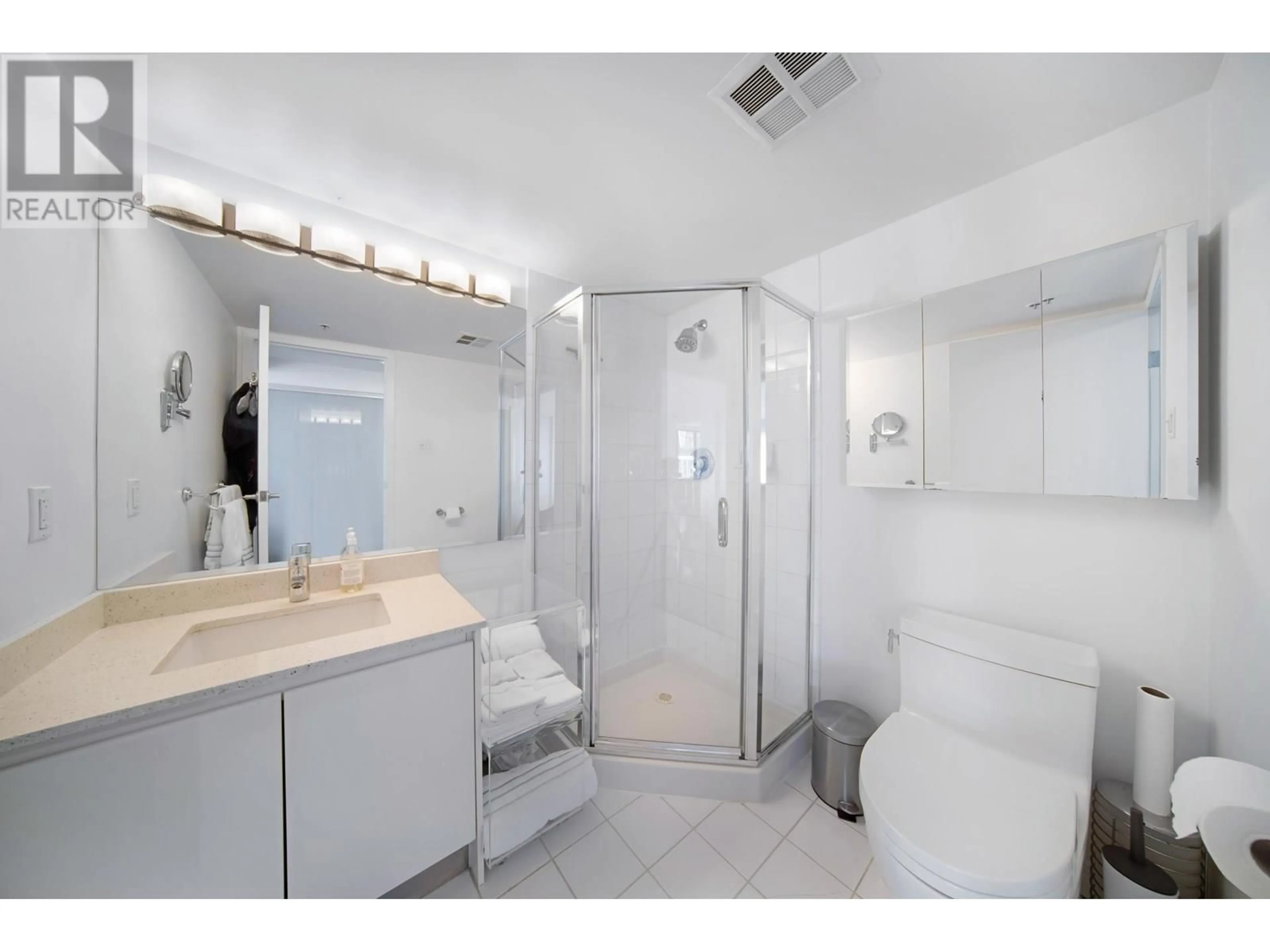 Standard bathroom, ceramic/tile floor for 1105 - 1155 HOMER STREET, Vancouver British Columbia V6B5T5