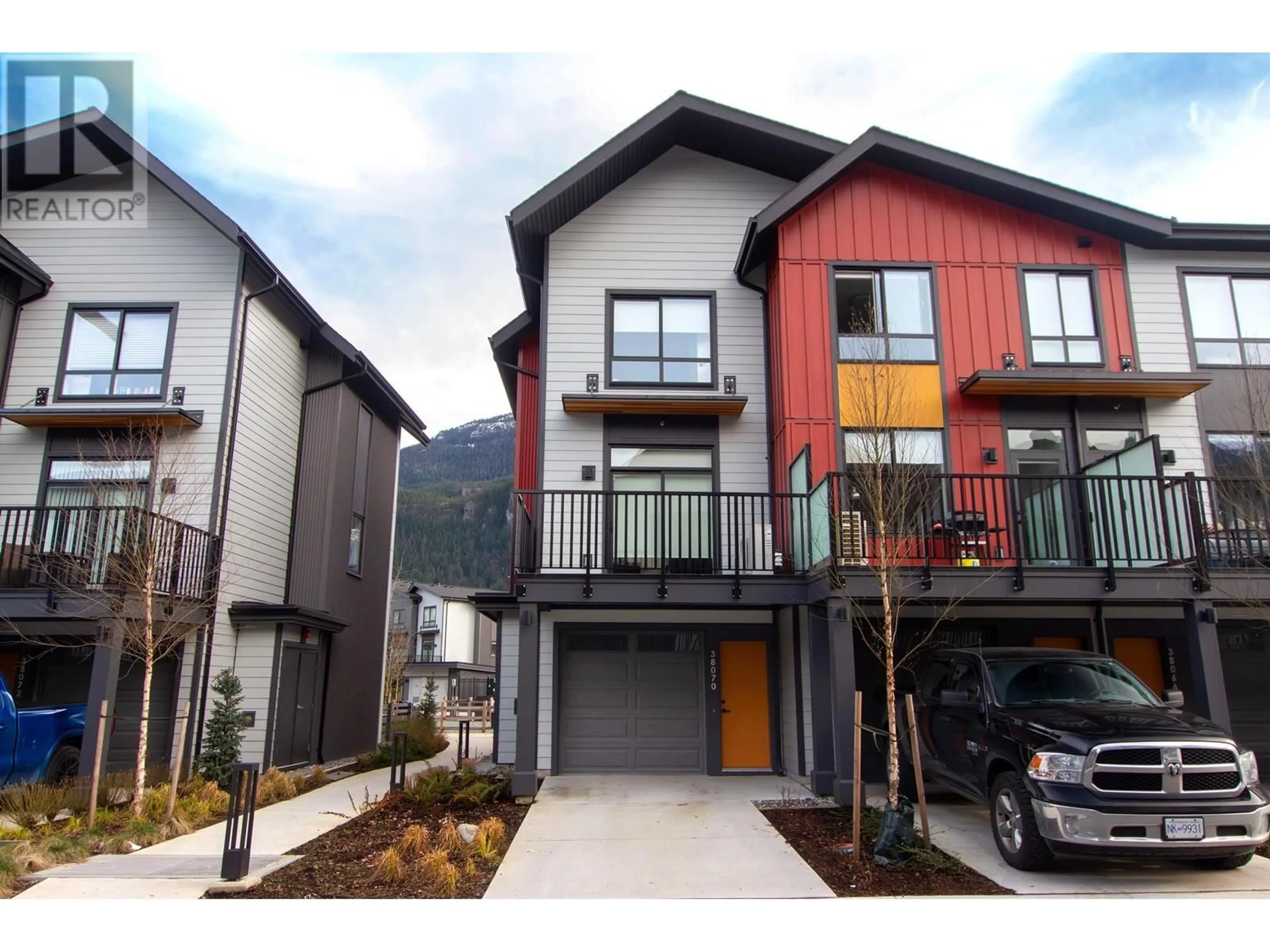 Home with vinyl exterior material, street for 38070 HELM WAY, Squamish British Columbia V8B1E6