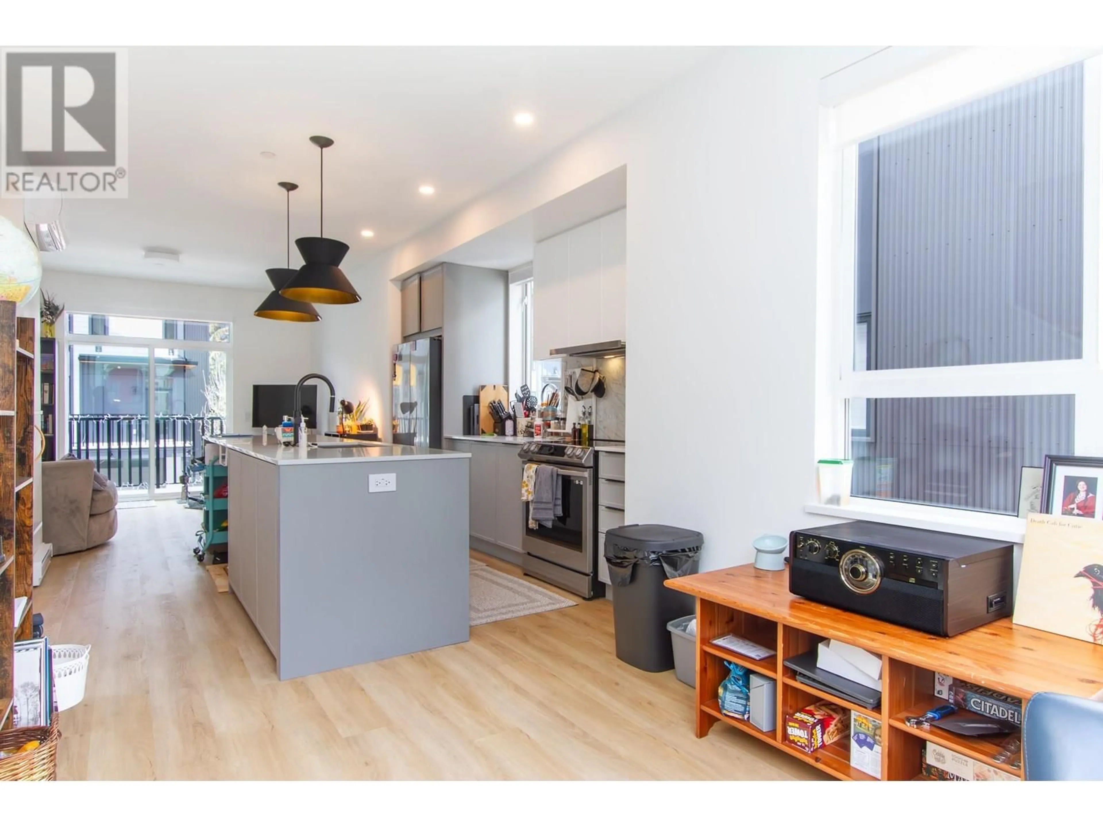 Open concept kitchen, unknown for 38070 HELM WAY, Squamish British Columbia V8B1E6