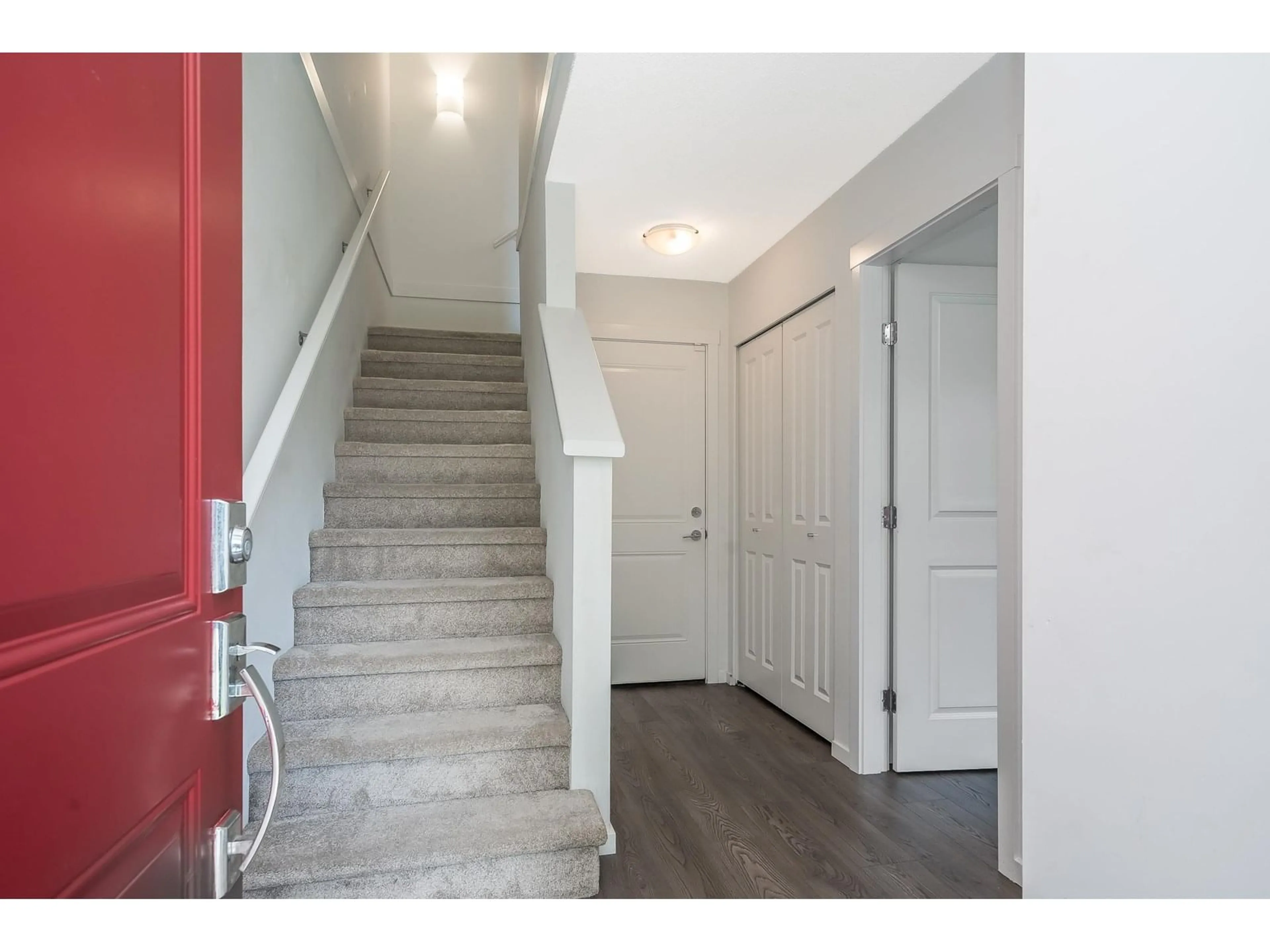 Indoor entryway for 105 - 15850 85, Surrey British Columbia V4N6W2