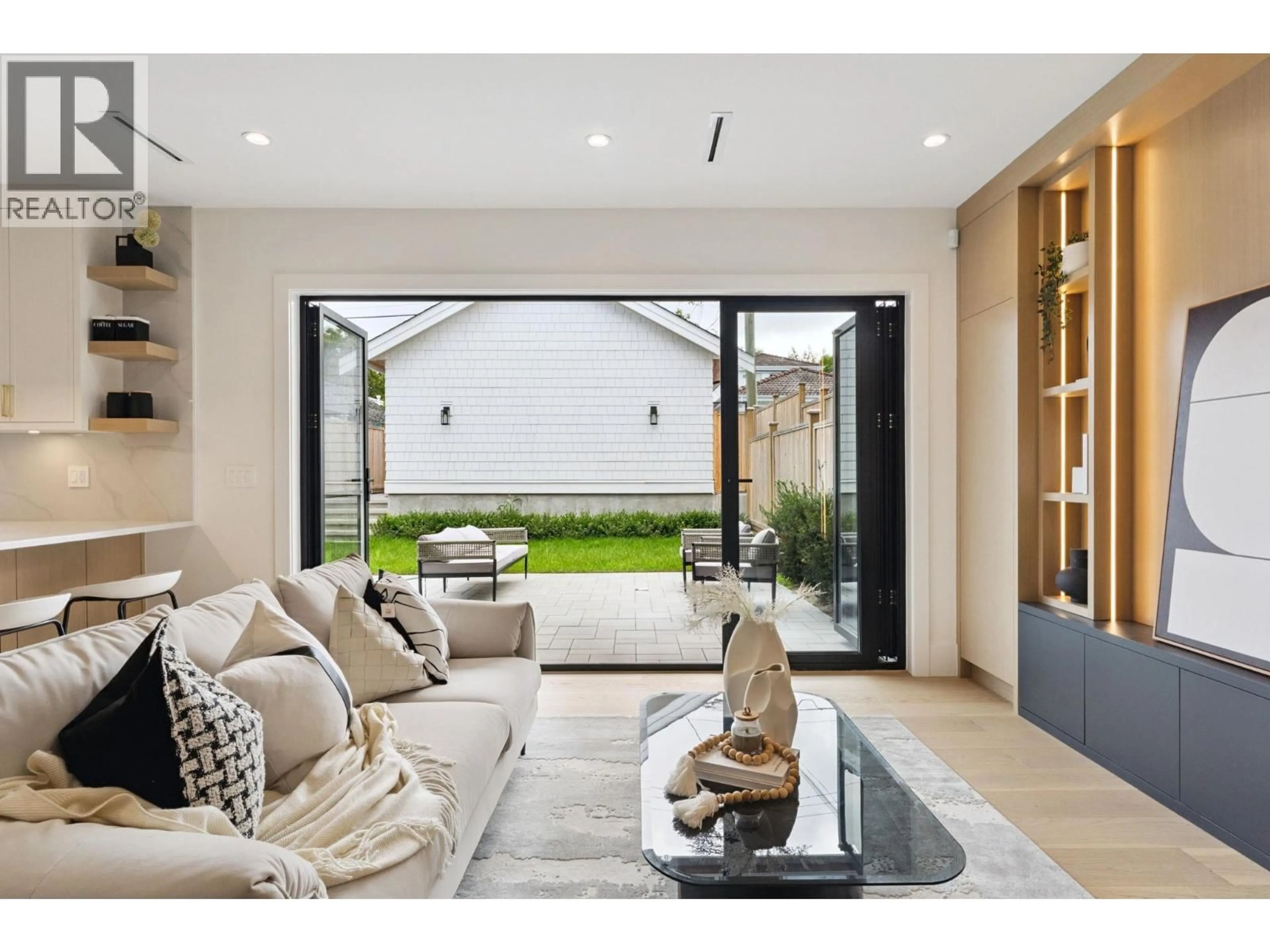 Unknown for 4868 DUMFRIES STREET, Vancouver British Columbia V5N3T9