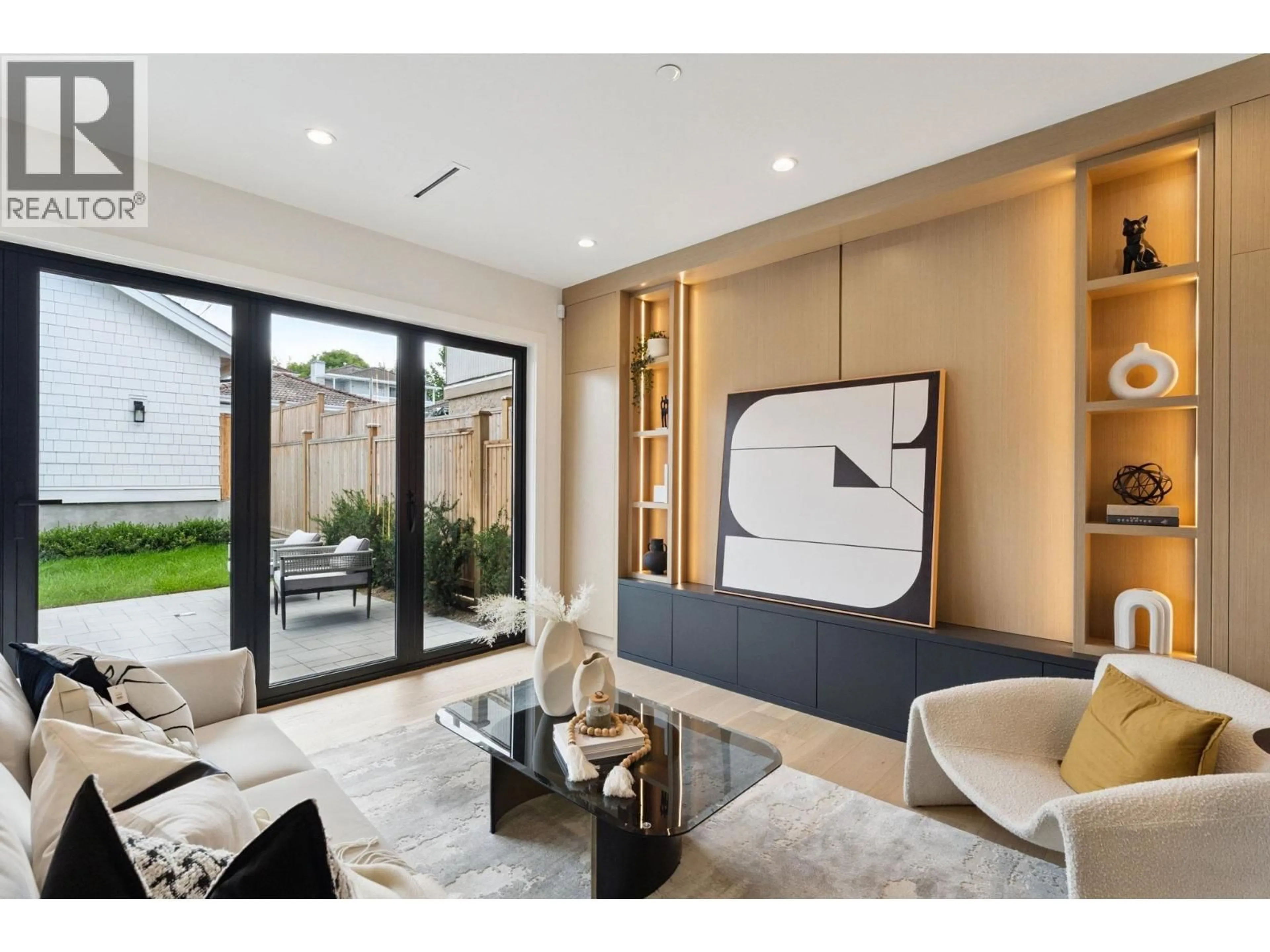 Unknown for 4868 DUMFRIES STREET, Vancouver British Columbia V5N3T9
