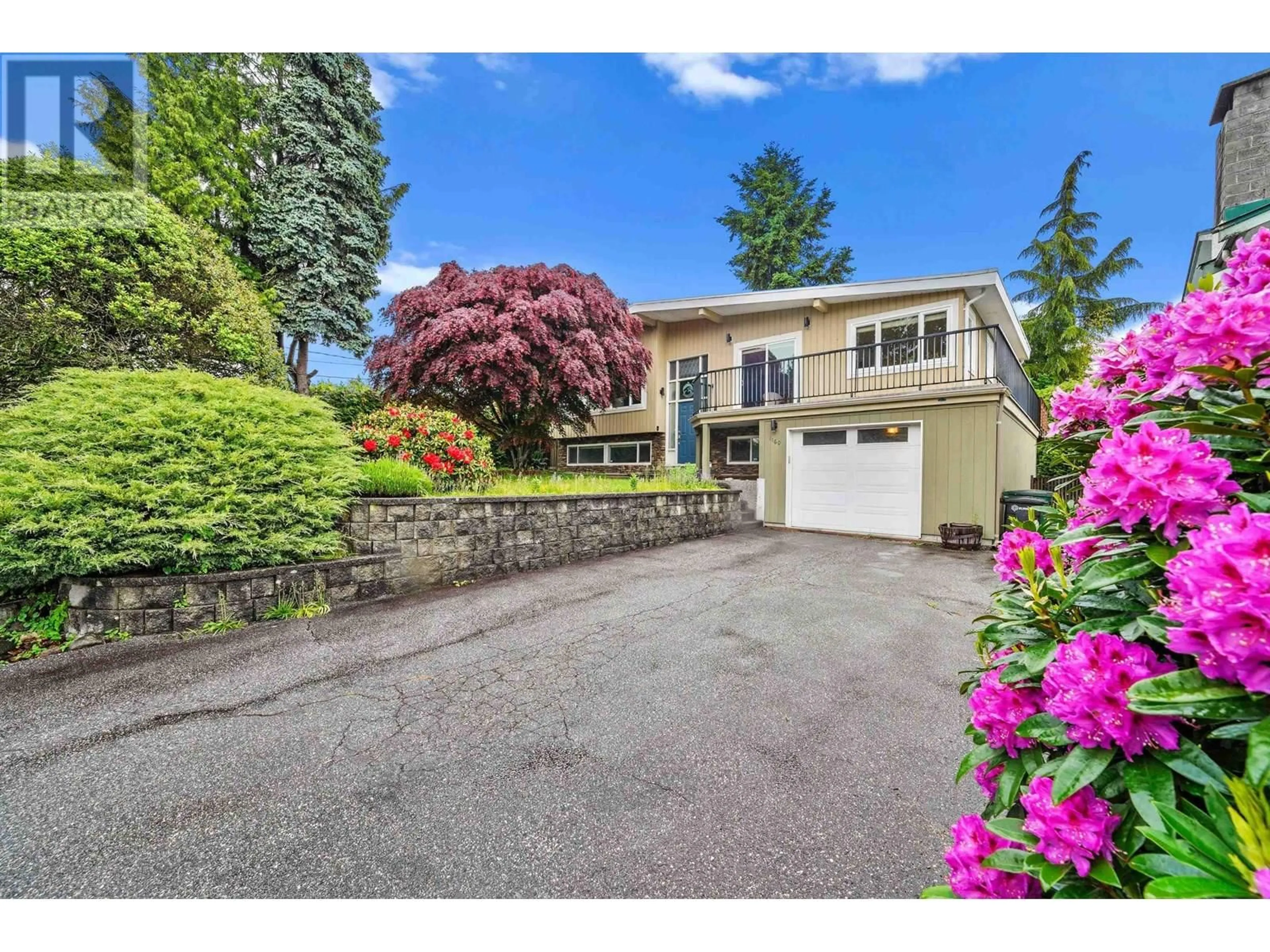 A pic from outside/outdoor area/front of a property/back of a property/a pic from drone, street for 2160 JORDAN DRIVE, Burnaby British Columbia V5B4E8