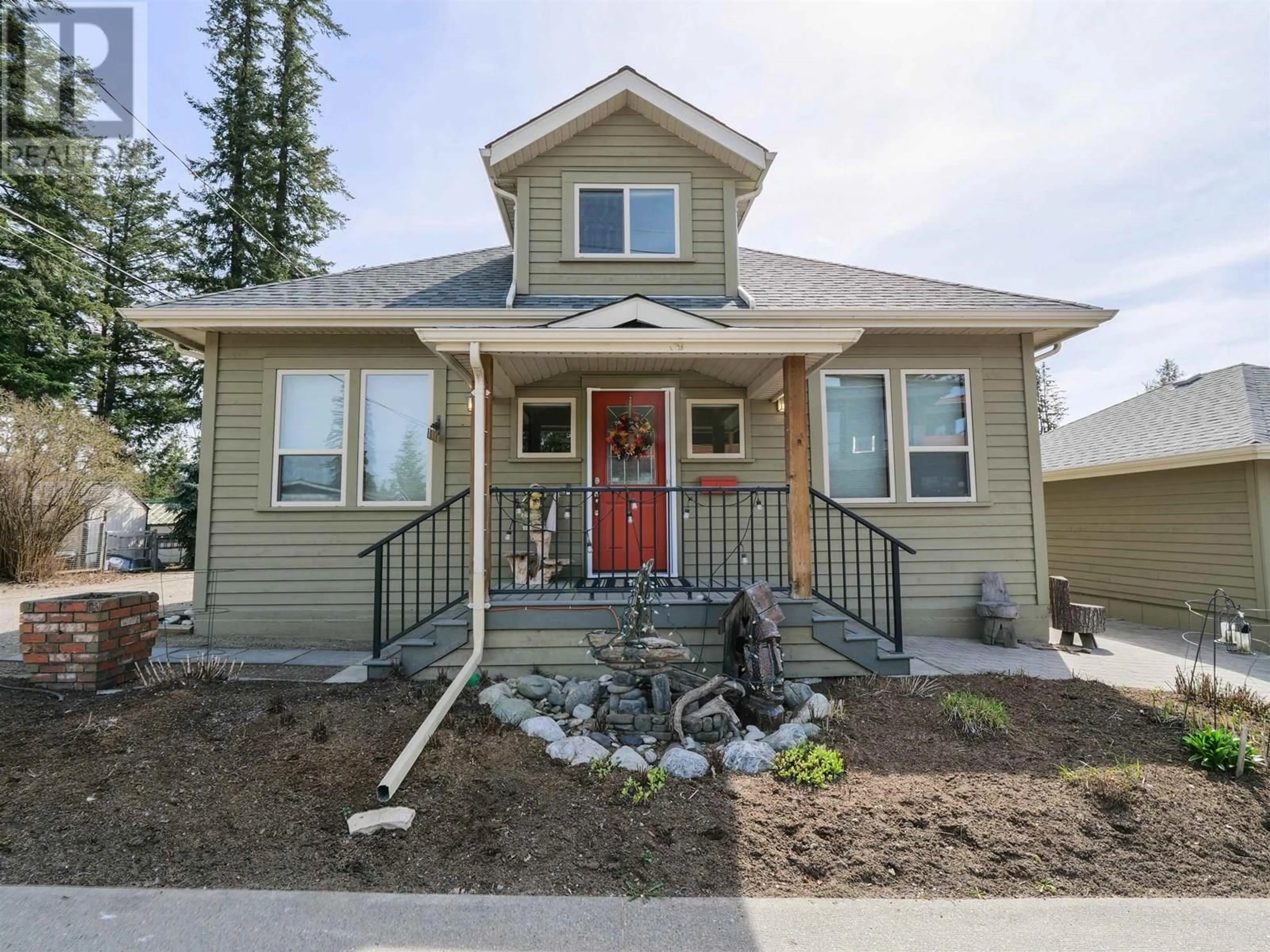 Home with vinyl exterior material, street for 538 ST LAURENT AVENUE, Quesnel British Columbia V2J2E2