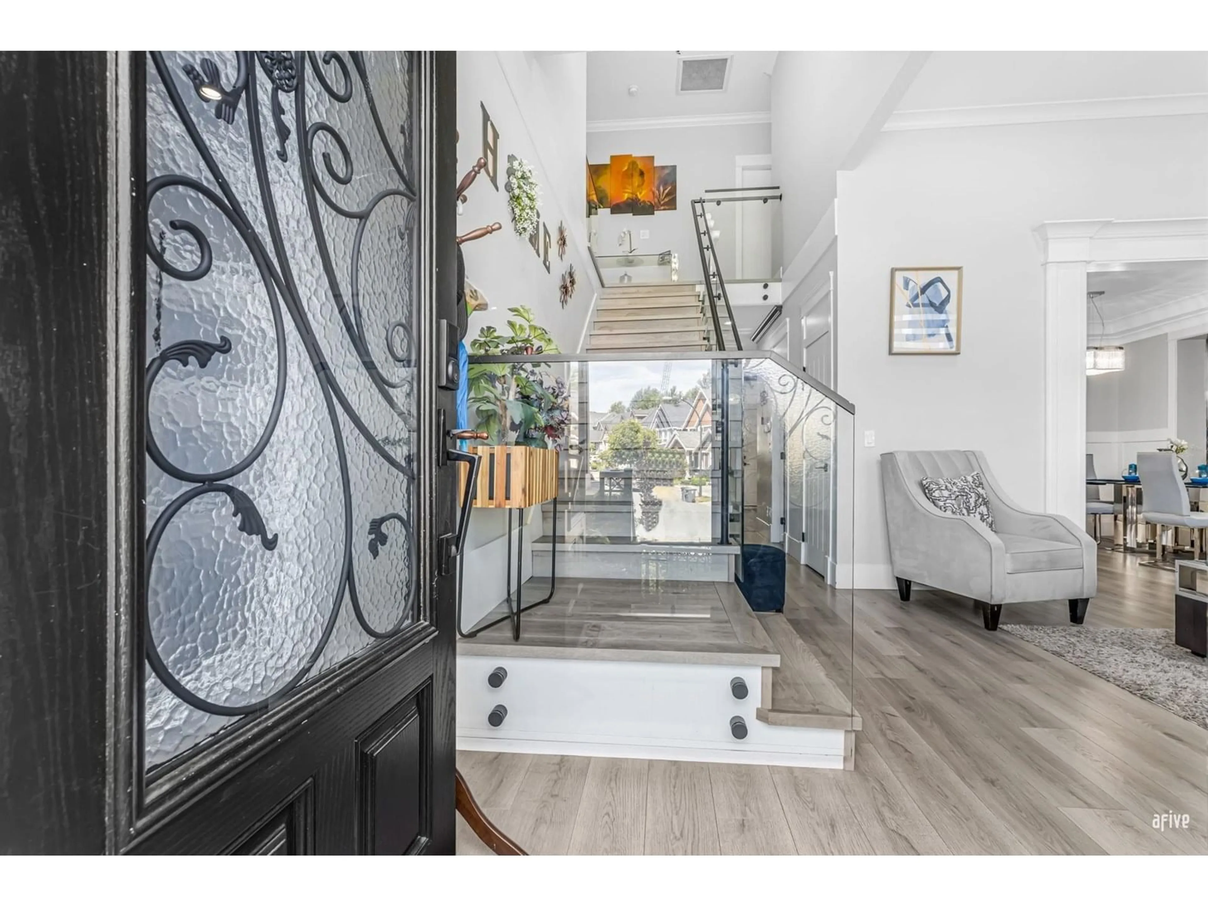 Indoor entryway for 6287 148A, Surrey British Columbia V3W2W9