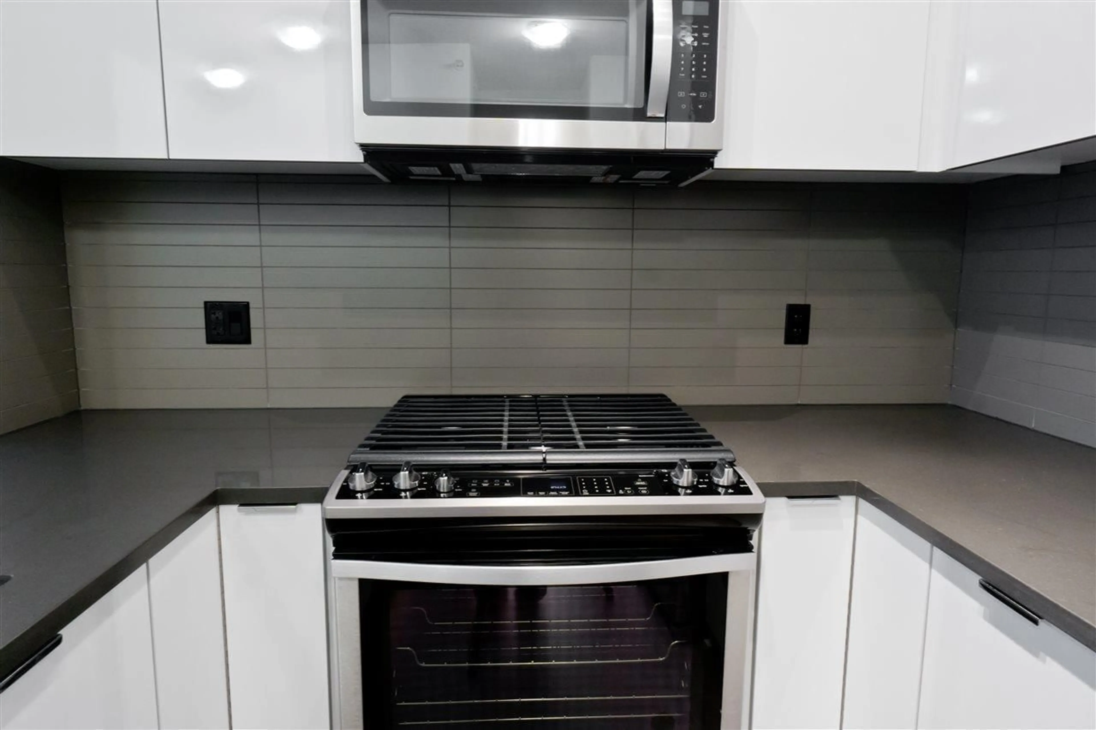 Standard kitchen, ceramic/tile floor for 405 - 3323 151, Surrey British Columbia V3Z0L3
