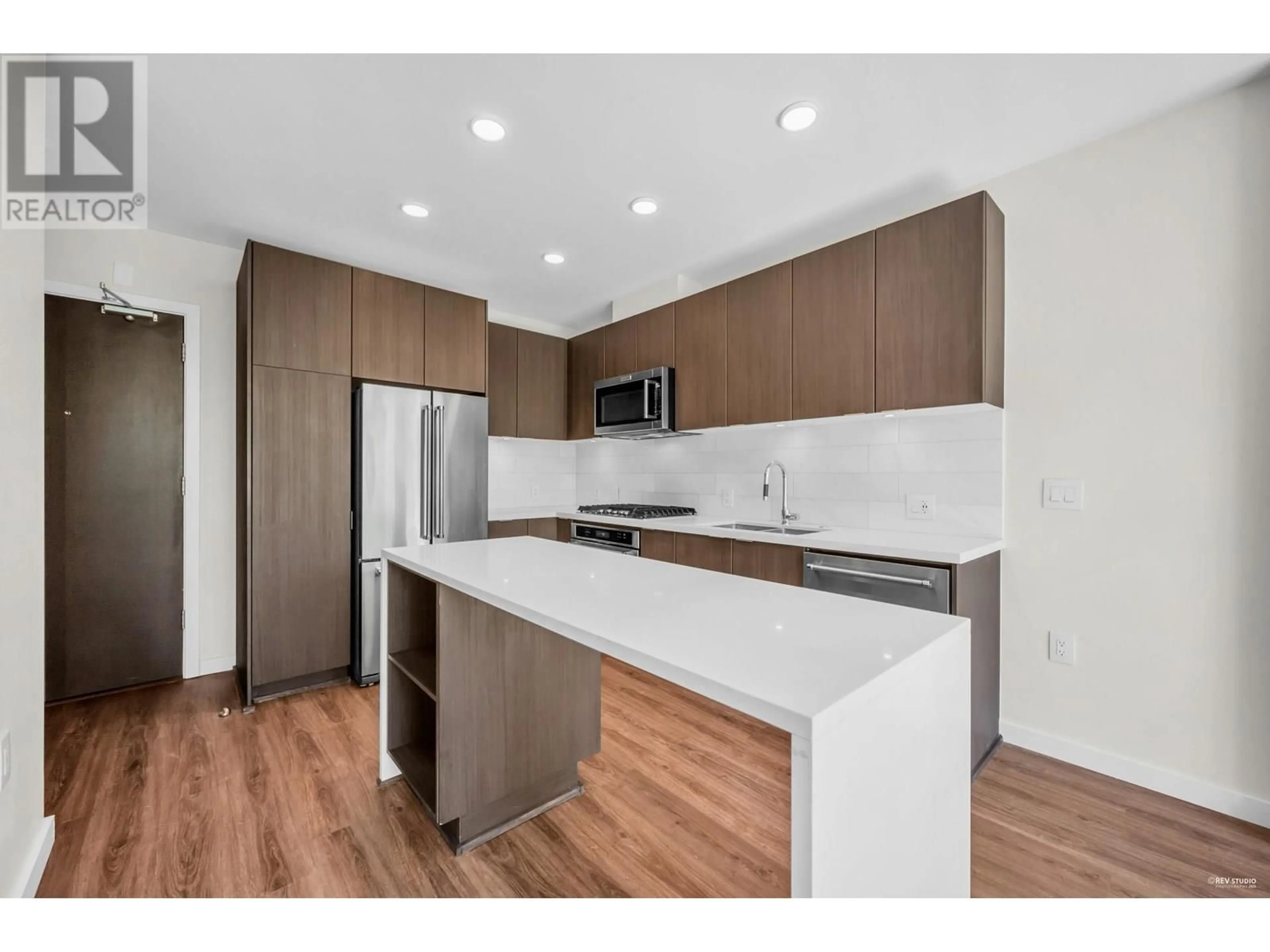 Standard kitchen, wood/laminate floor for 505 - 530 WHITING WAY, Coquitlam British Columbia V3J0J4
