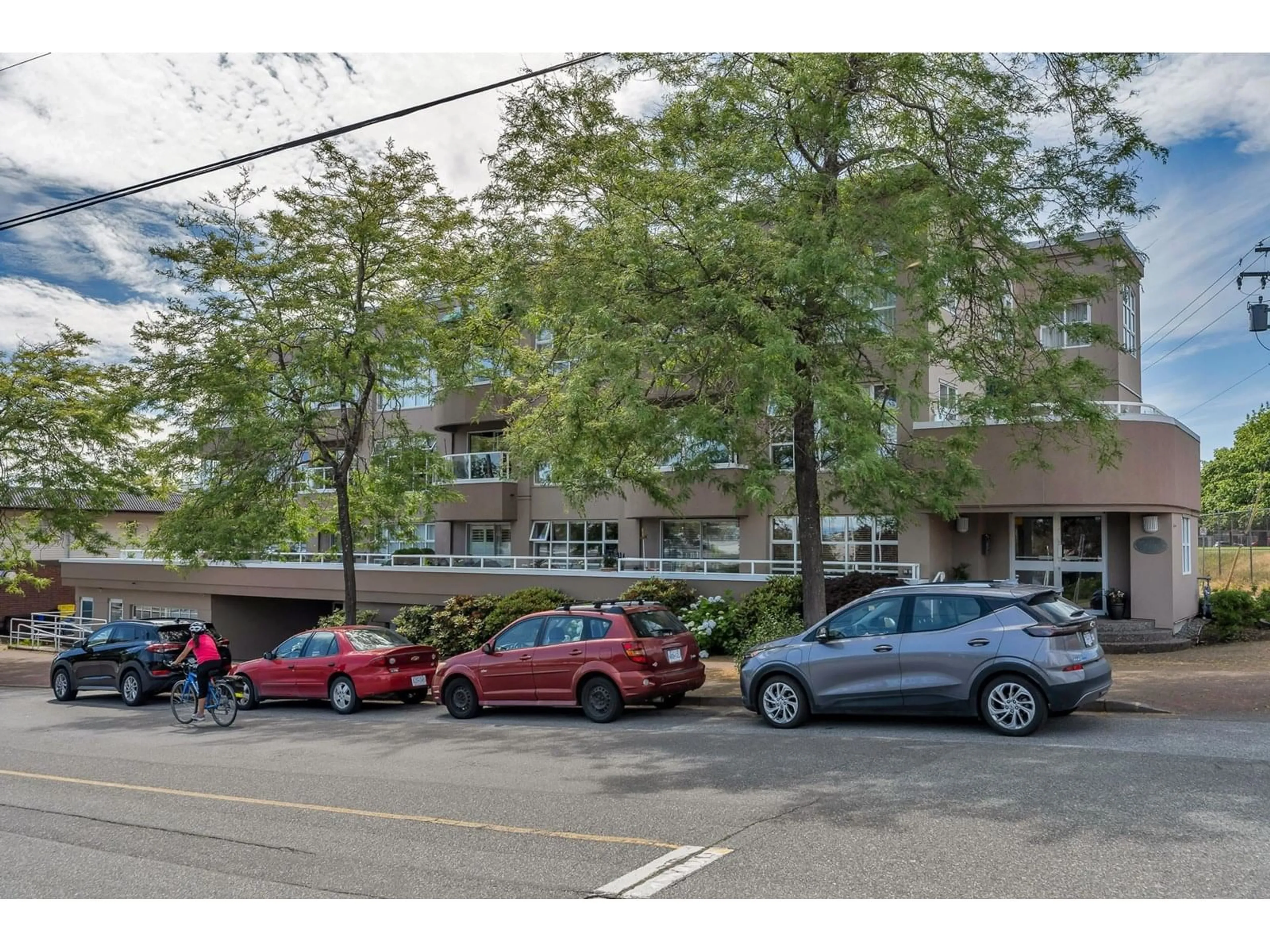 Parking for 202 - 15284 BUENA VISTA, White Rock British Columbia V4B5K5