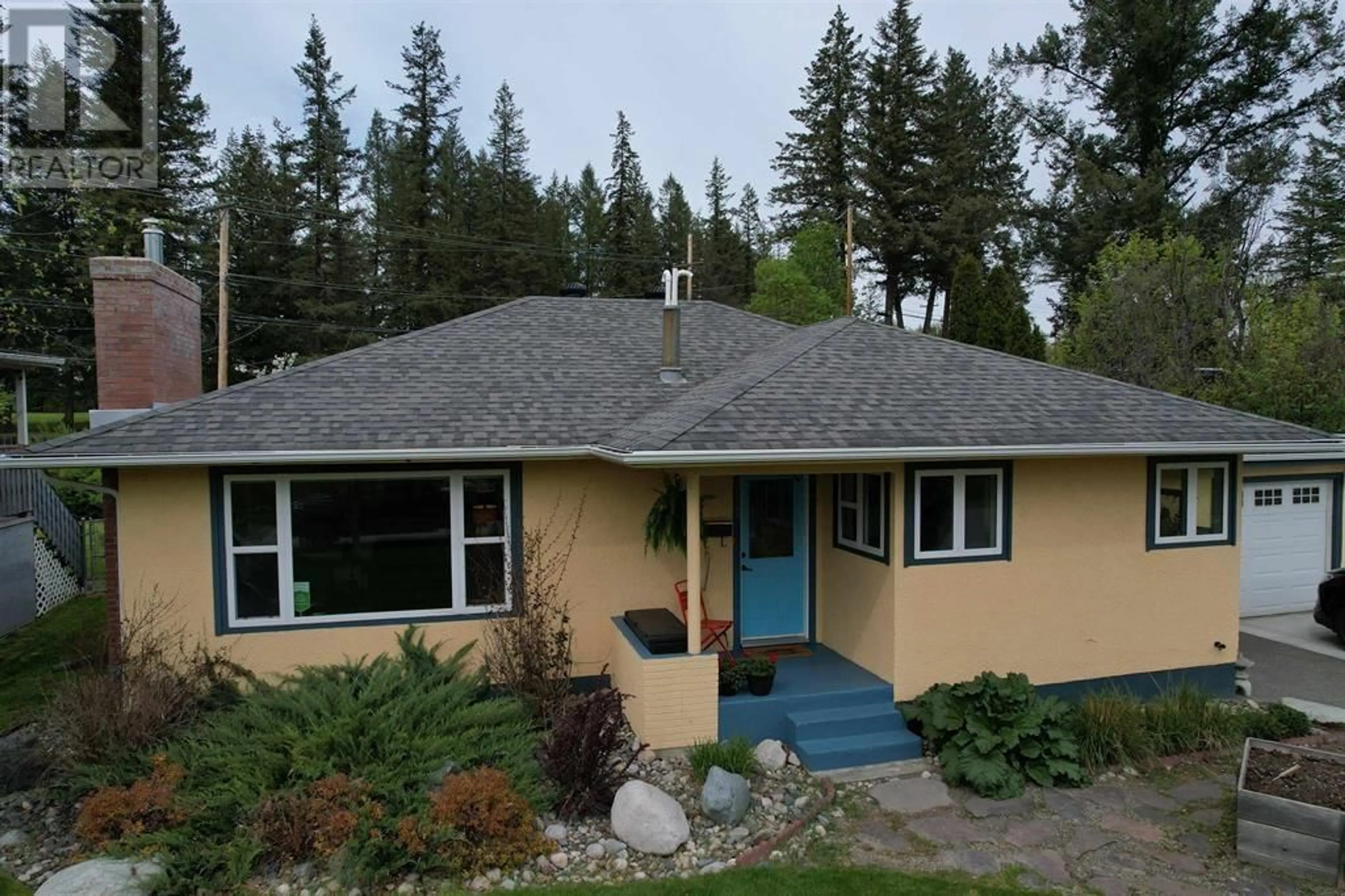 Home with vinyl exterior material, unknown for 817 MOFFAT AVENUE, Quesnel British Columbia V2J3A5