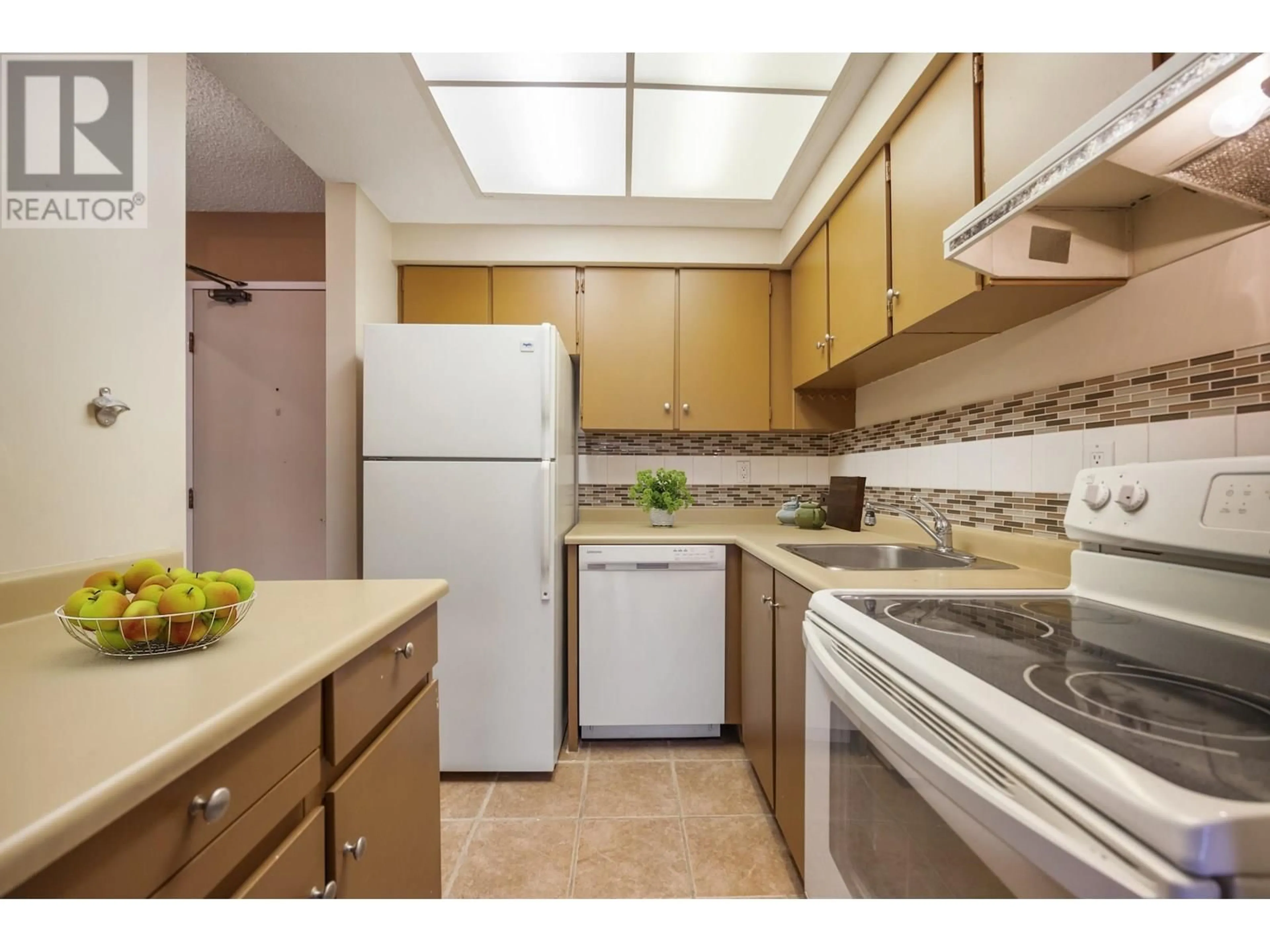 Standard kitchen, unknown for 209 - 1177 HOWIE AVENUE, Coquitlam British Columbia V3J1T9