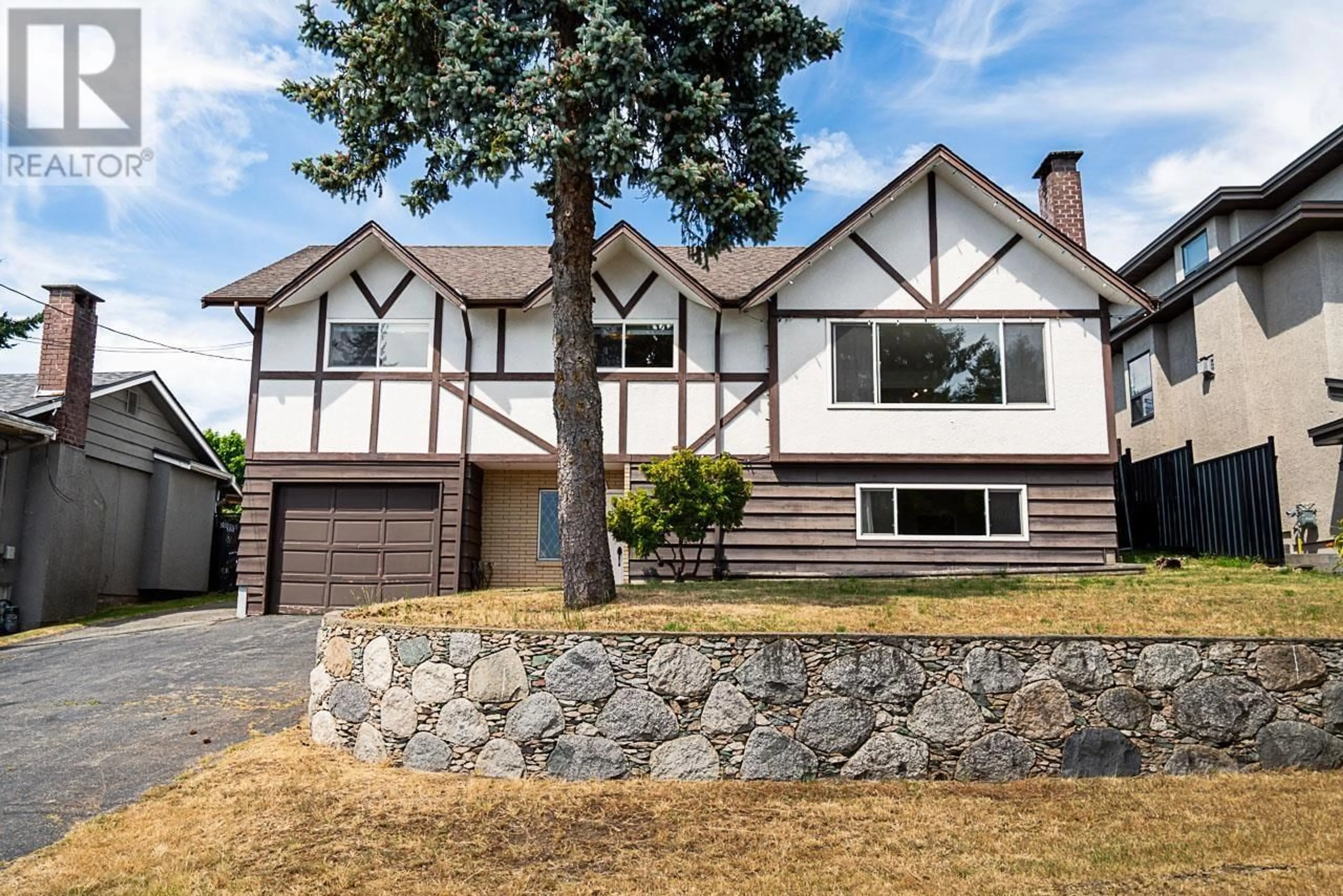 Home with vinyl exterior material, street for 663 SHAW AVENUE, Coquitlam British Columbia V3K2R7