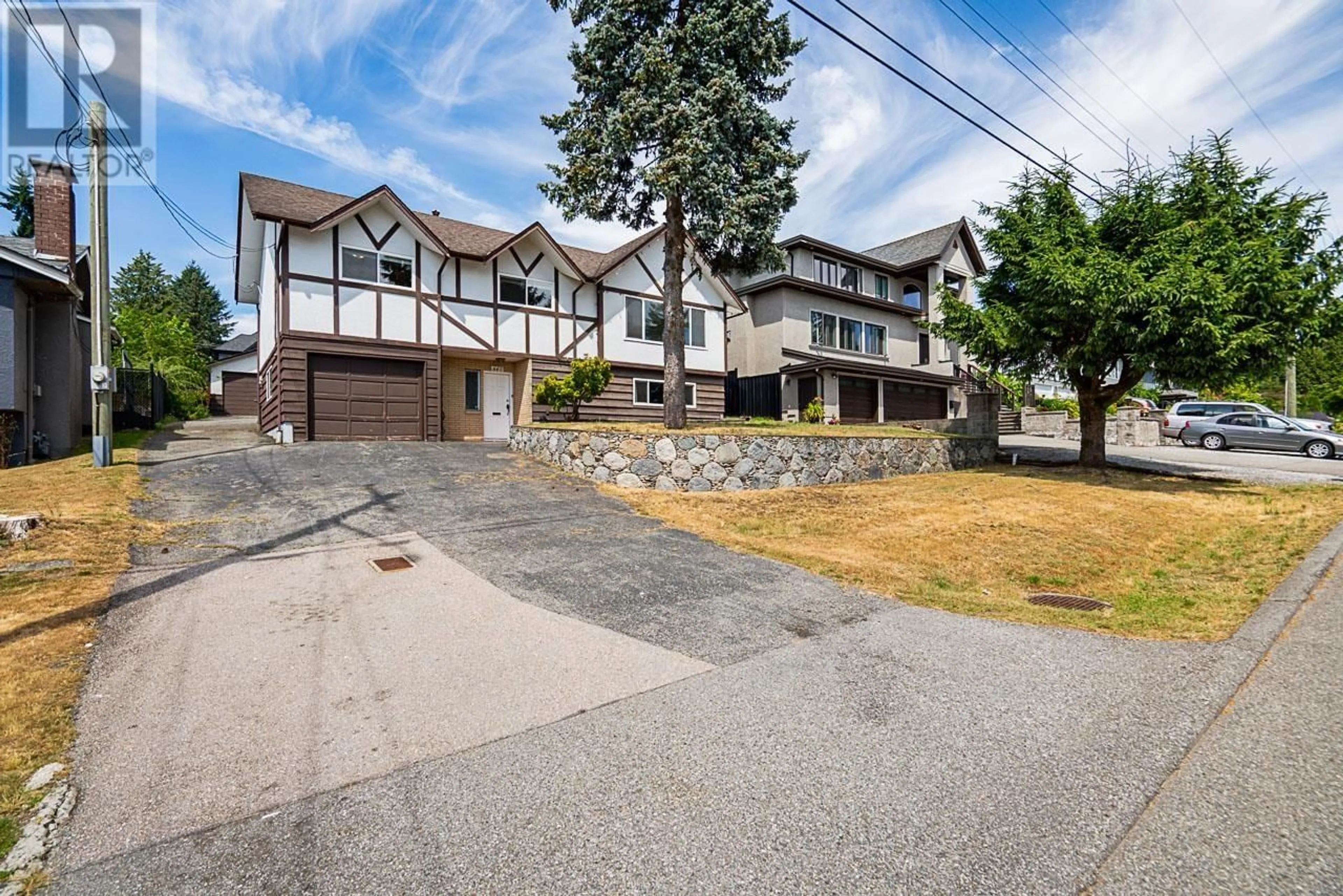 A pic from outside/outdoor area/front of a property/back of a property/a pic from drone, street for 663 SHAW AVENUE, Coquitlam British Columbia V3K2R7