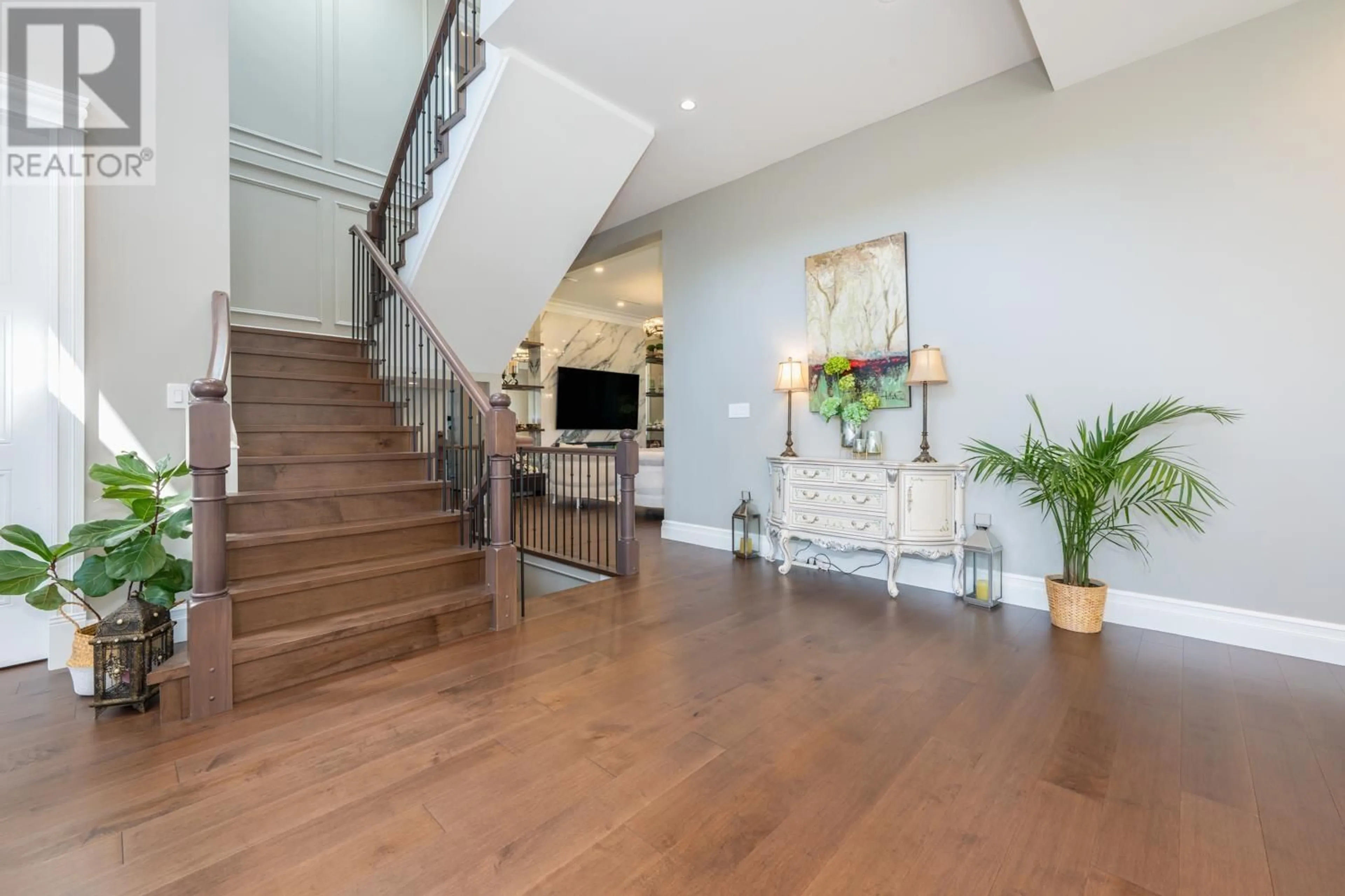 Indoor foyer for 2130 GERALD AVENUE, Burnaby British Columbia V5A2N1