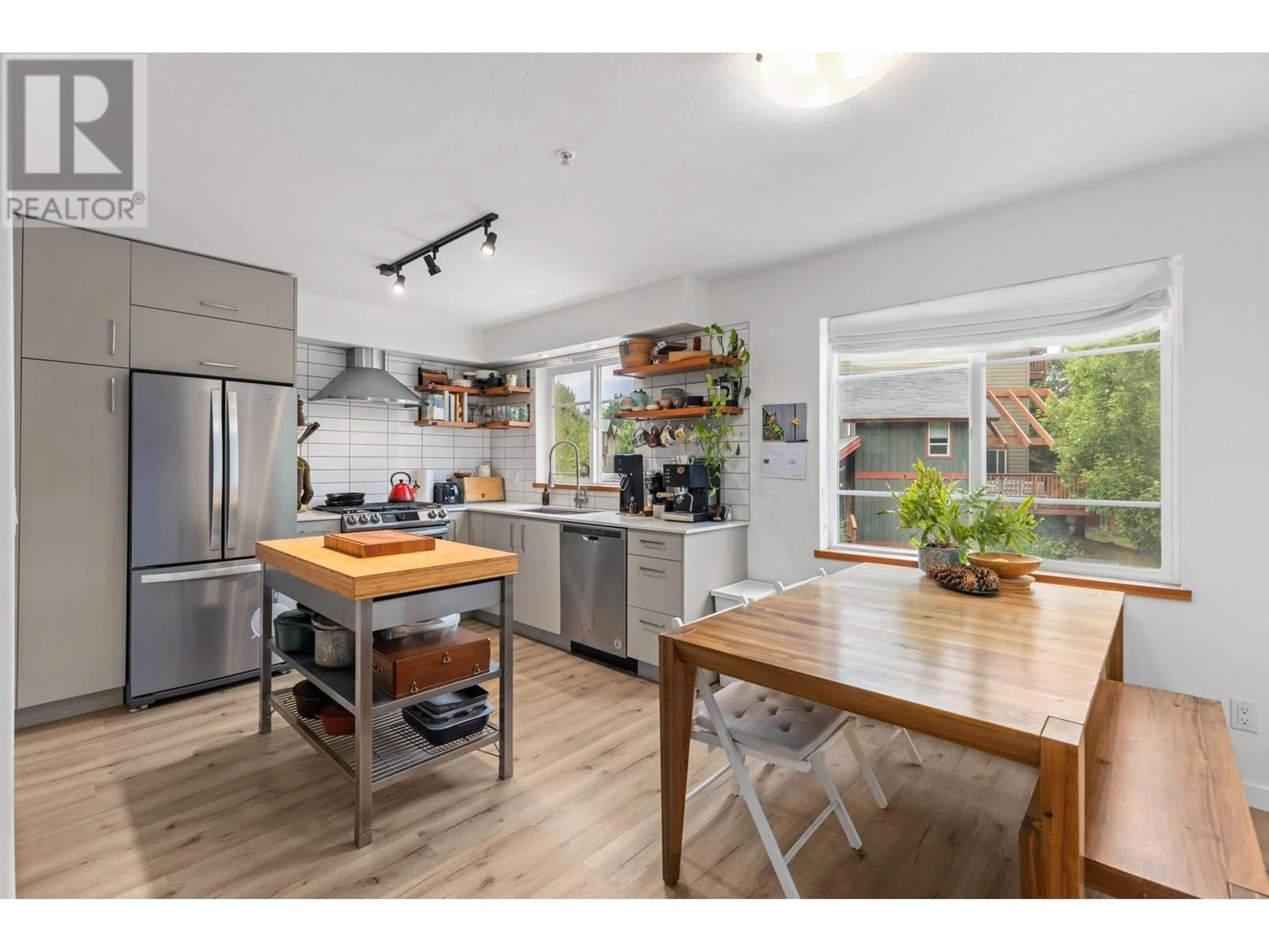 Open concept kitchen, wood/laminate floor for 65 - 1450 VINE ROAD, Pemberton British Columbia V0N2L1