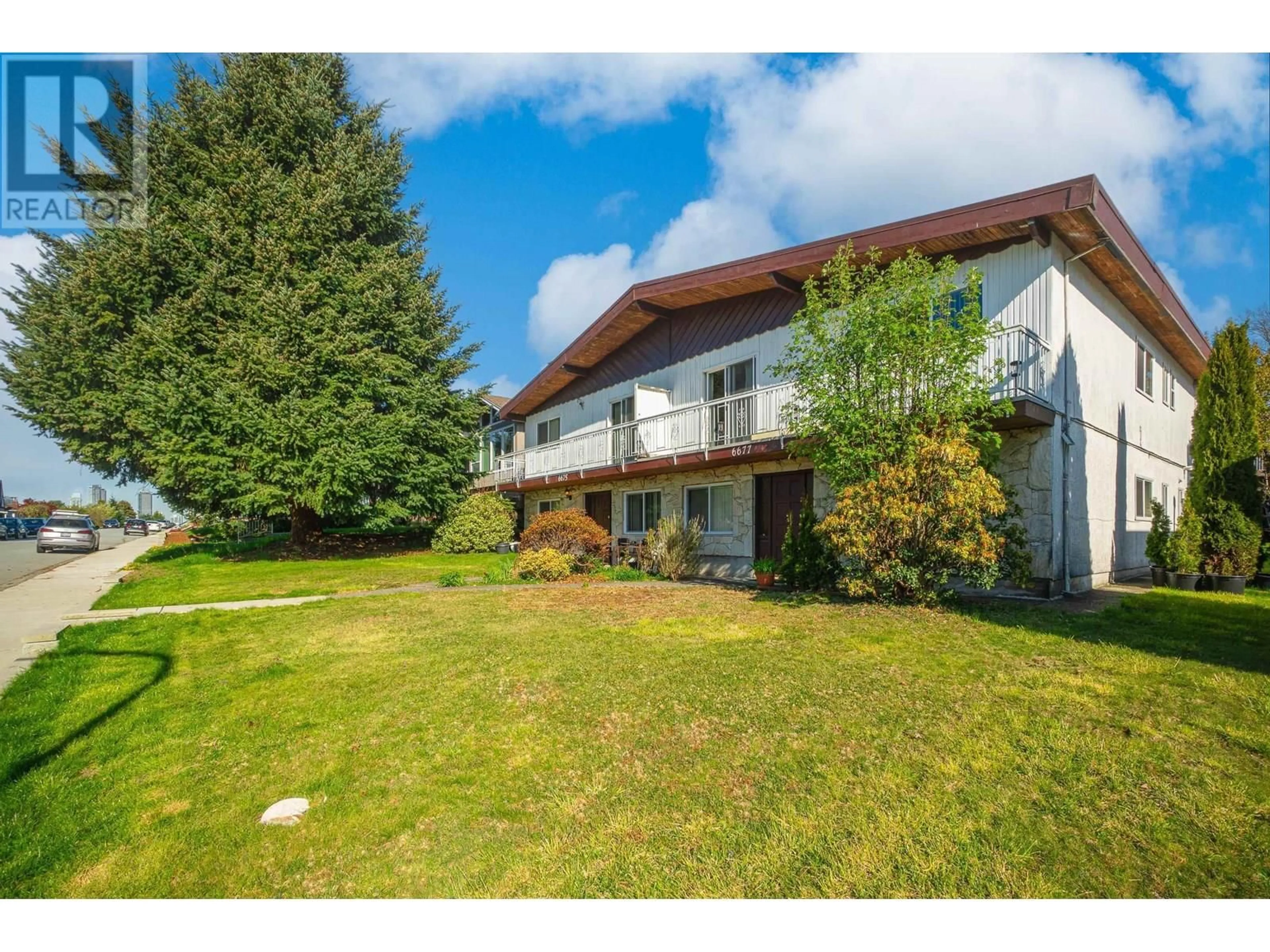 A pic from outside/outdoor area/front of a property/back of a property/a pic from drone, unknown for 6675- - 6677 LOCHDALE STREET, Burnaby British Columbia V5B2M7