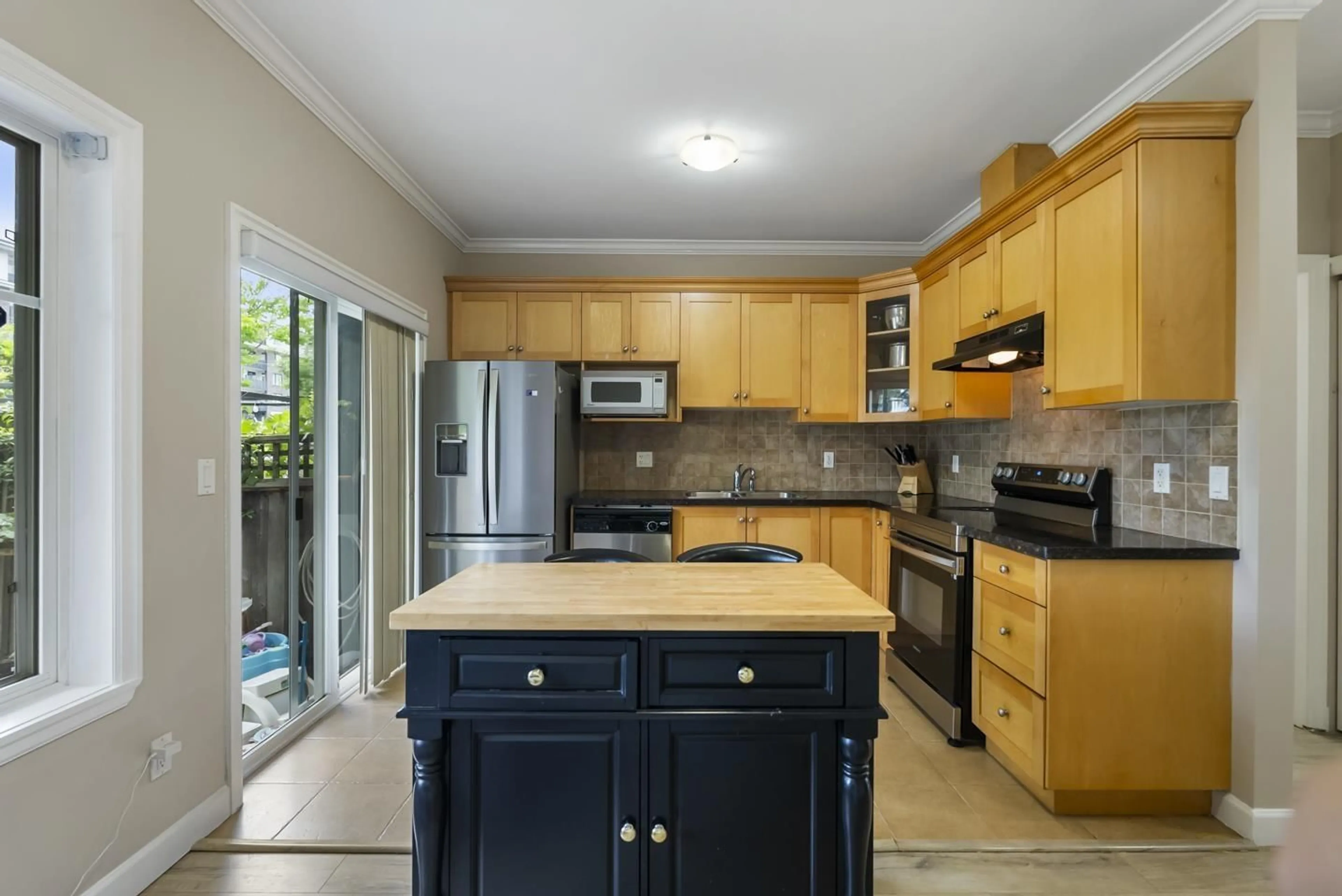 Standard kitchen, unknown for 22 - 8633 159, Surrey British Columbia V4N5W1