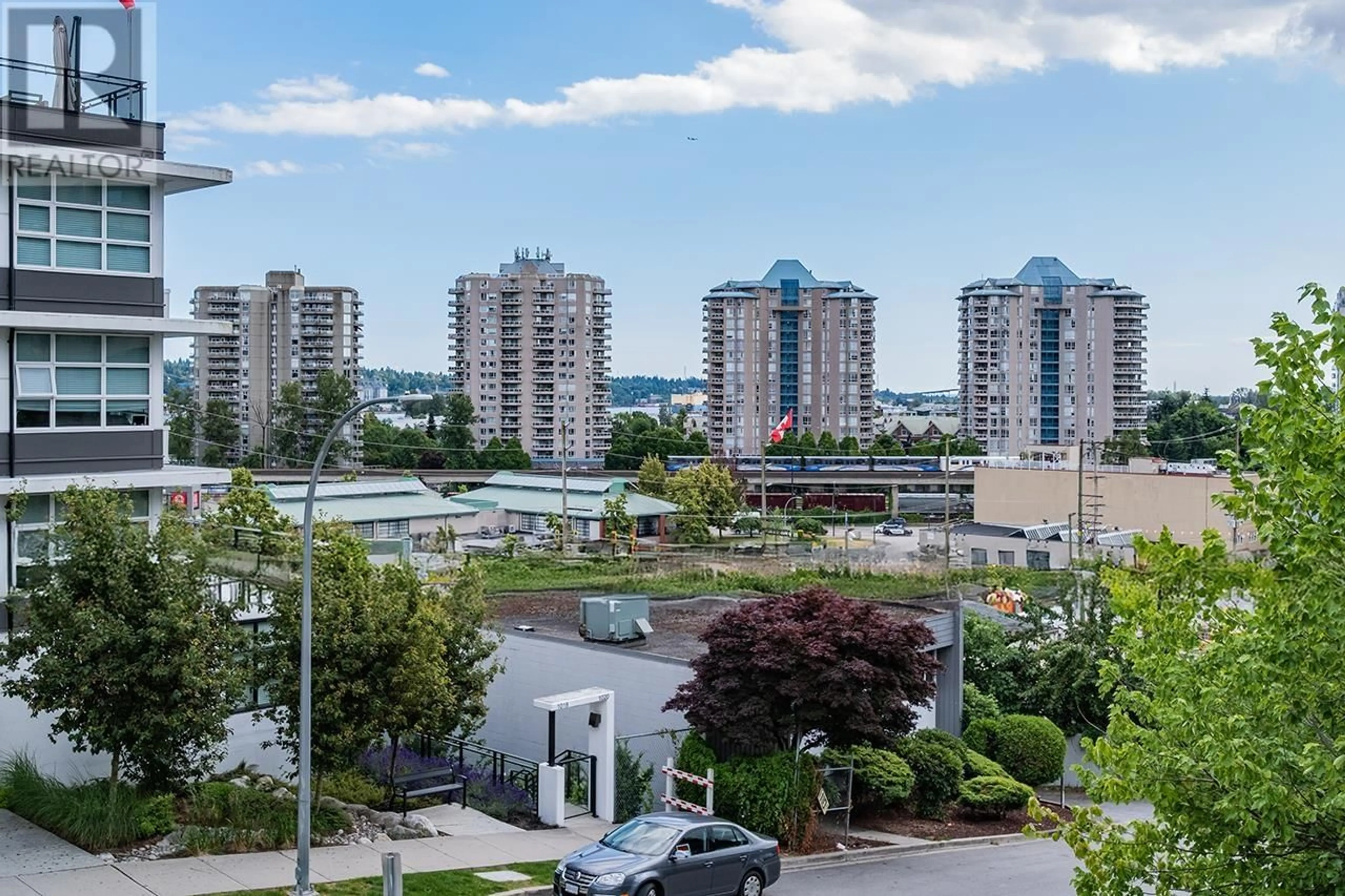 A pic from outside/outdoor area/front of a property/back of a property/a pic from drone, city buildings view from balcony for 1011 AUCKLAND STREET, New Westminster British Columbia V3M1K9