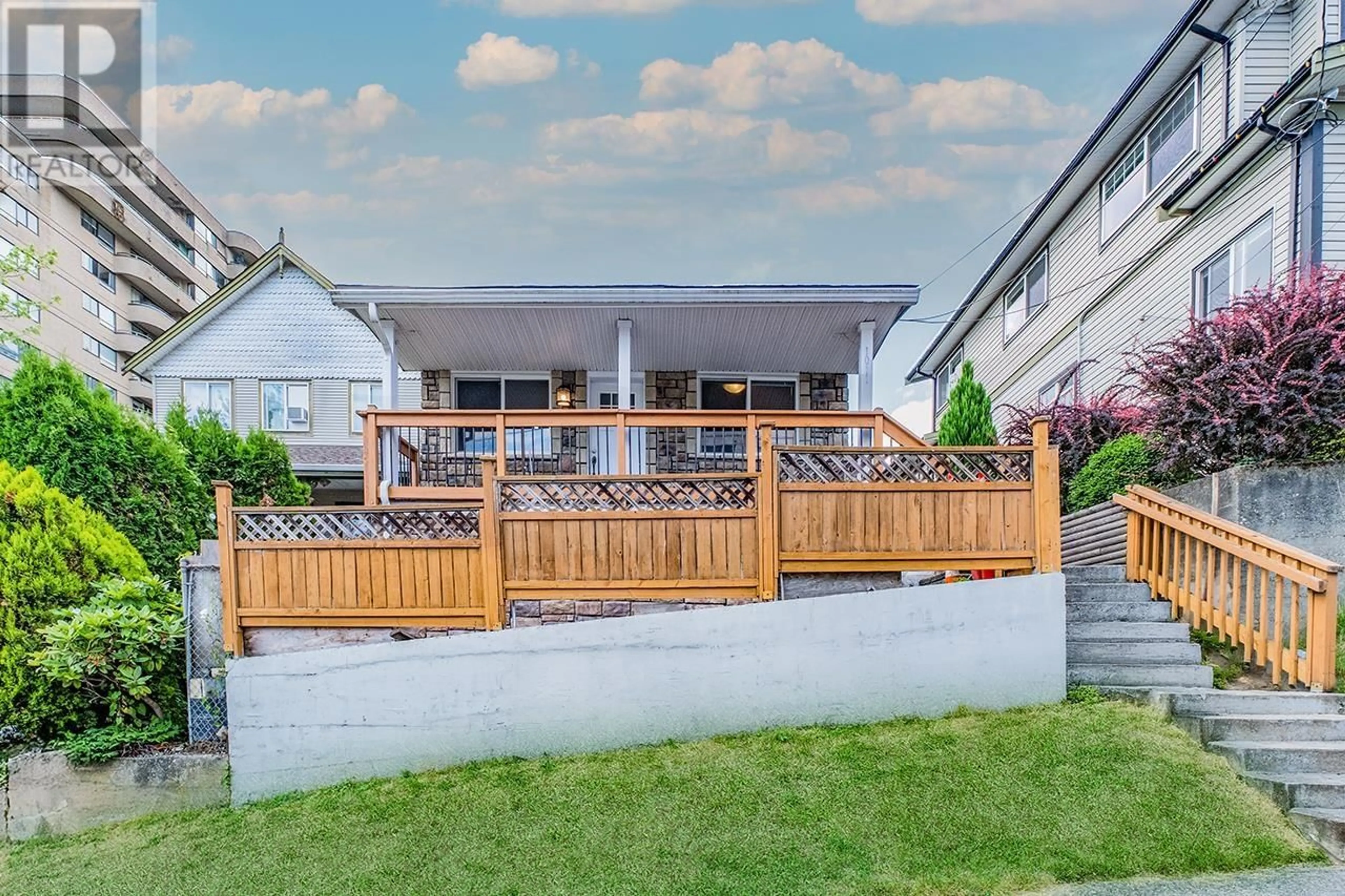 Patio, unknown for 1011 AUCKLAND STREET, New Westminster British Columbia V3M1K9