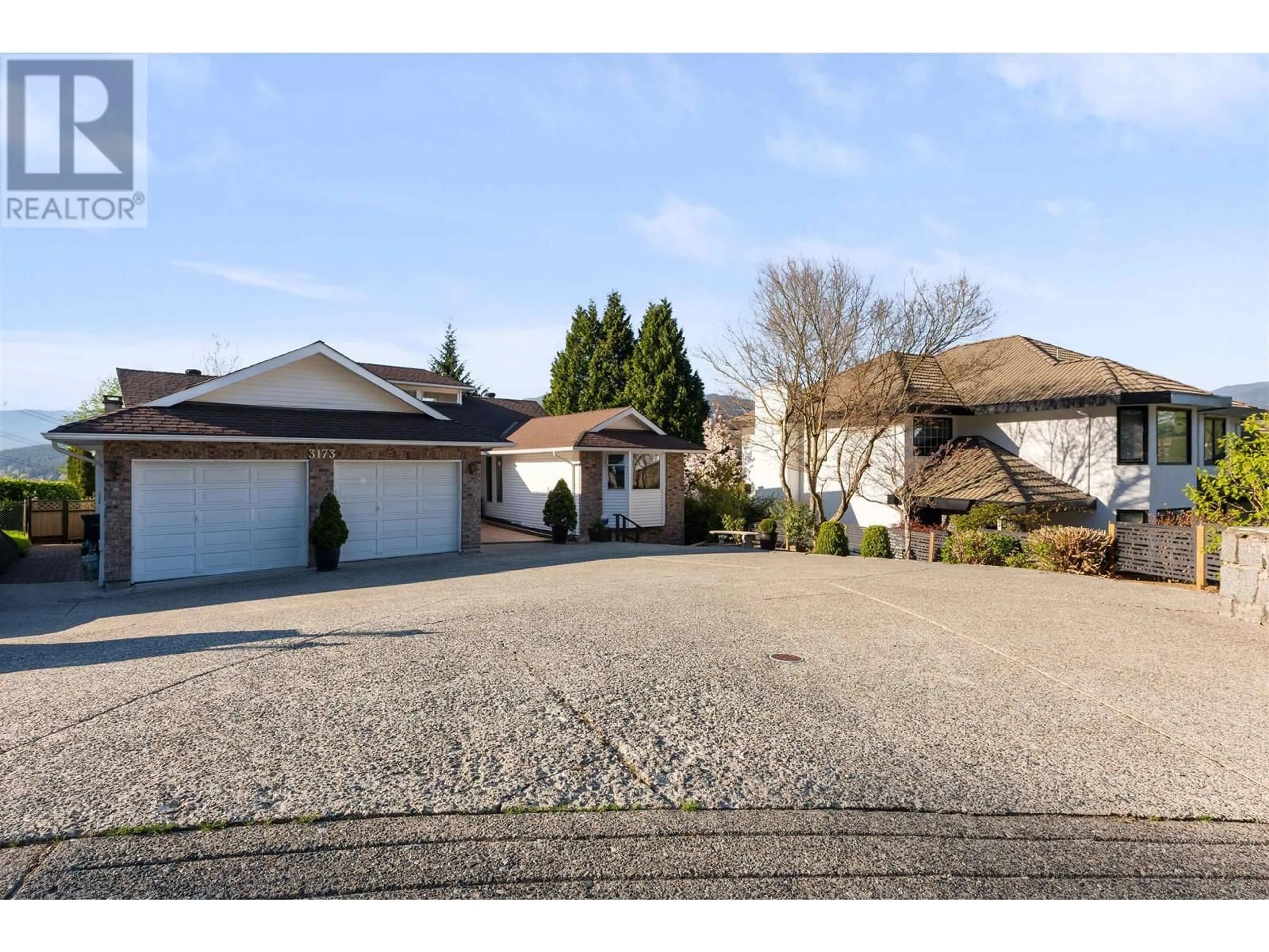 A pic from outside/outdoor area/front of a property/back of a property/a pic from drone, street for 3173 LEEWARD COURT, Coquitlam British Columbia V3C5A9
