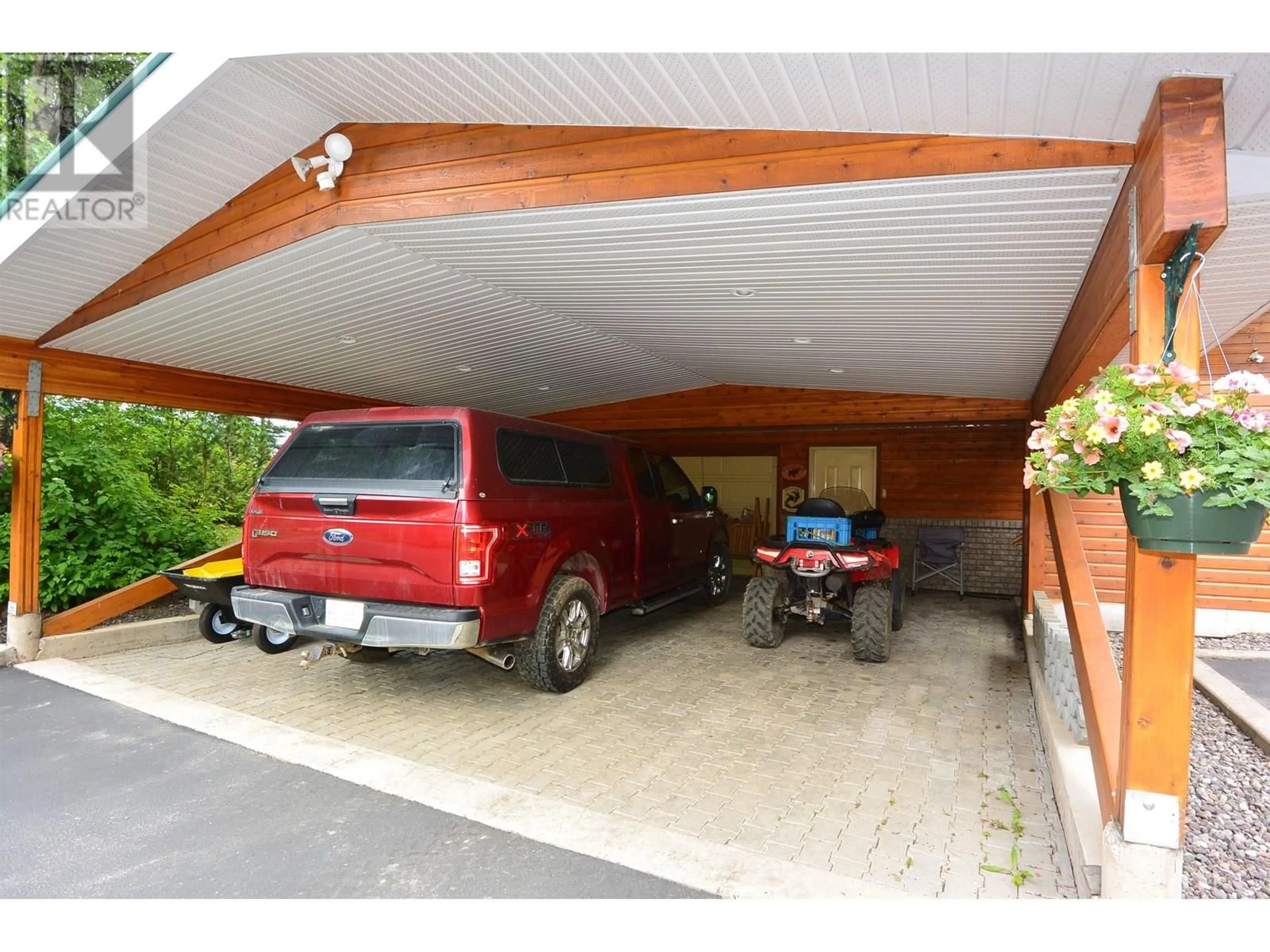 Indoor garage for 38597 FORESTRY POINT ROAD, Smithers British Columbia V0J2N7