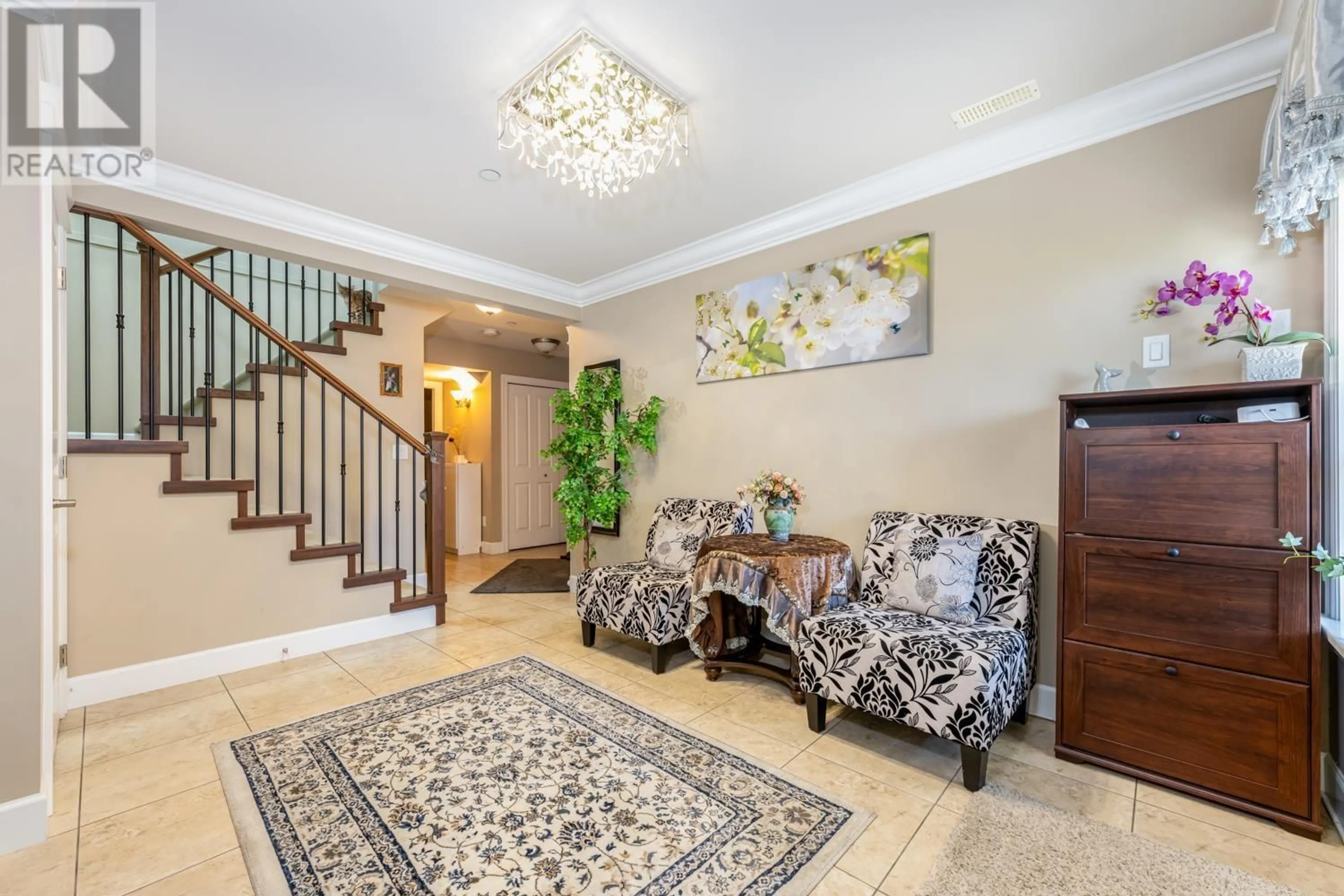 Indoor foyer for 23611 BRYANT DRIVE, Maple Ridge British Columbia V4R0B7