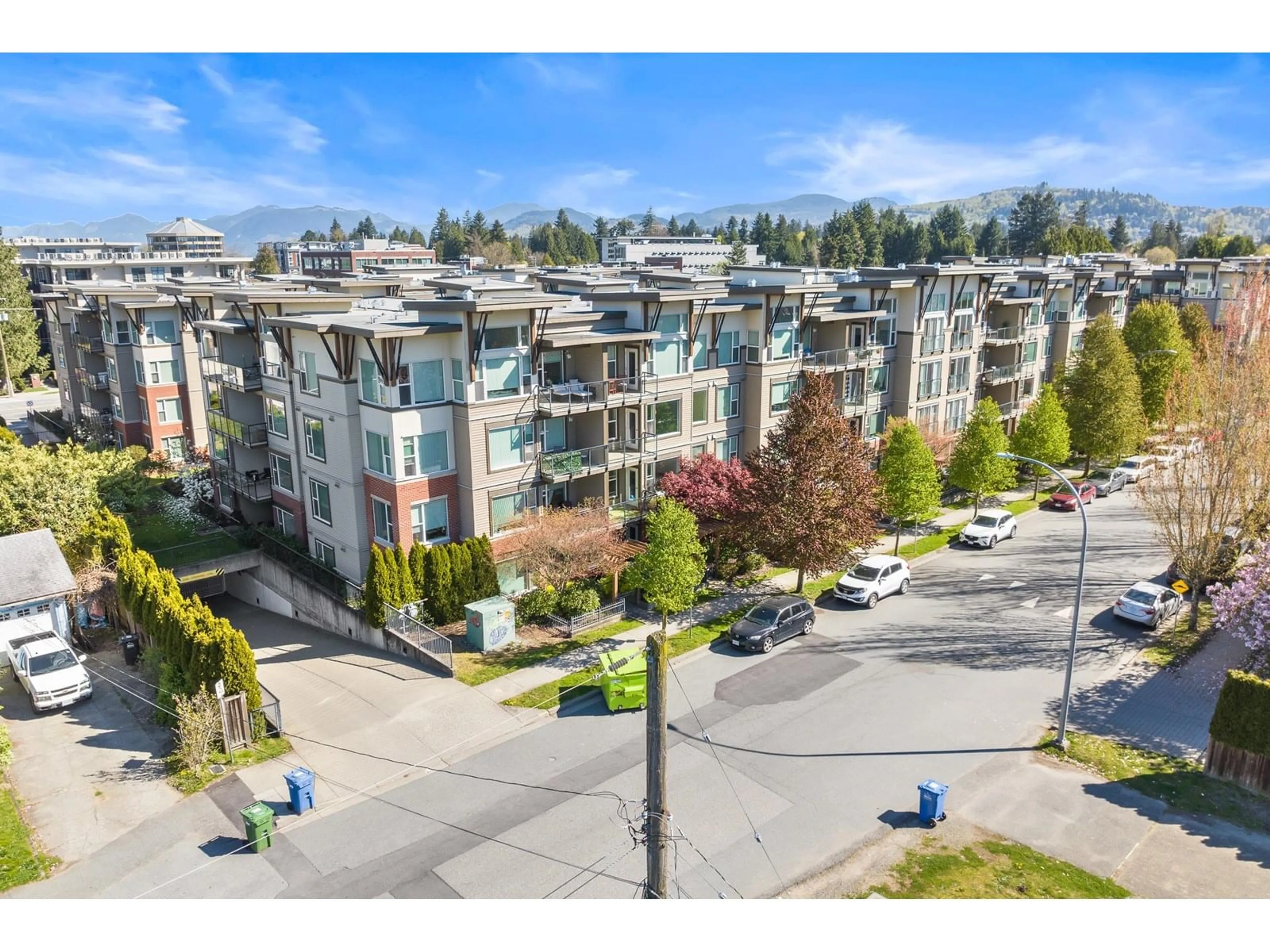 A pic from outside/outdoor area/front of a property/back of a property/a pic from drone, unknown for 102 - 33539 HOLLAND, Abbotsford British Columbia V2S0C6