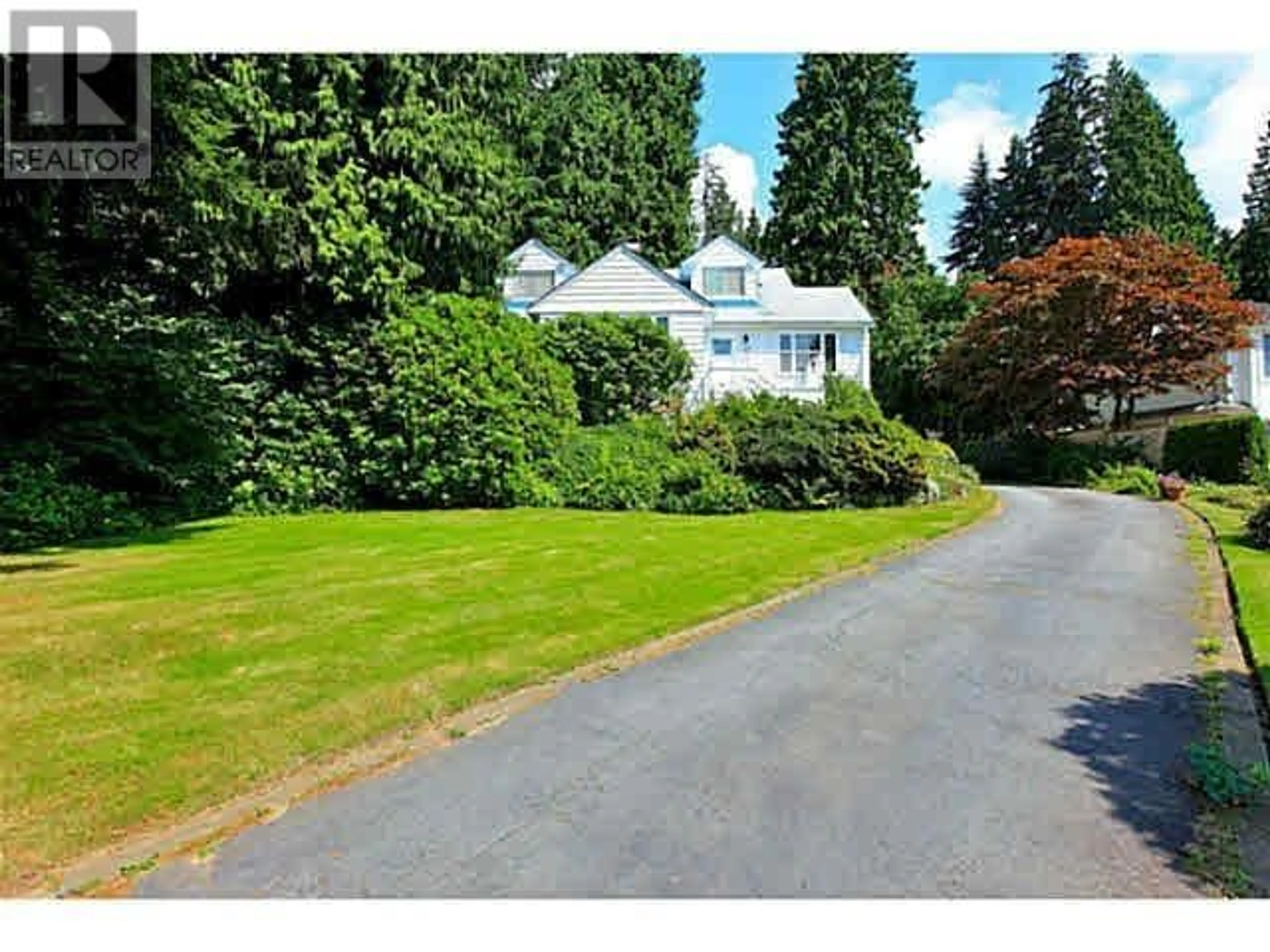 A pic from outside/outdoor area/front of a property/back of a property/a pic from drone, street for 1371 MATHERS AVENUE, West Vancouver British Columbia V7T2G5