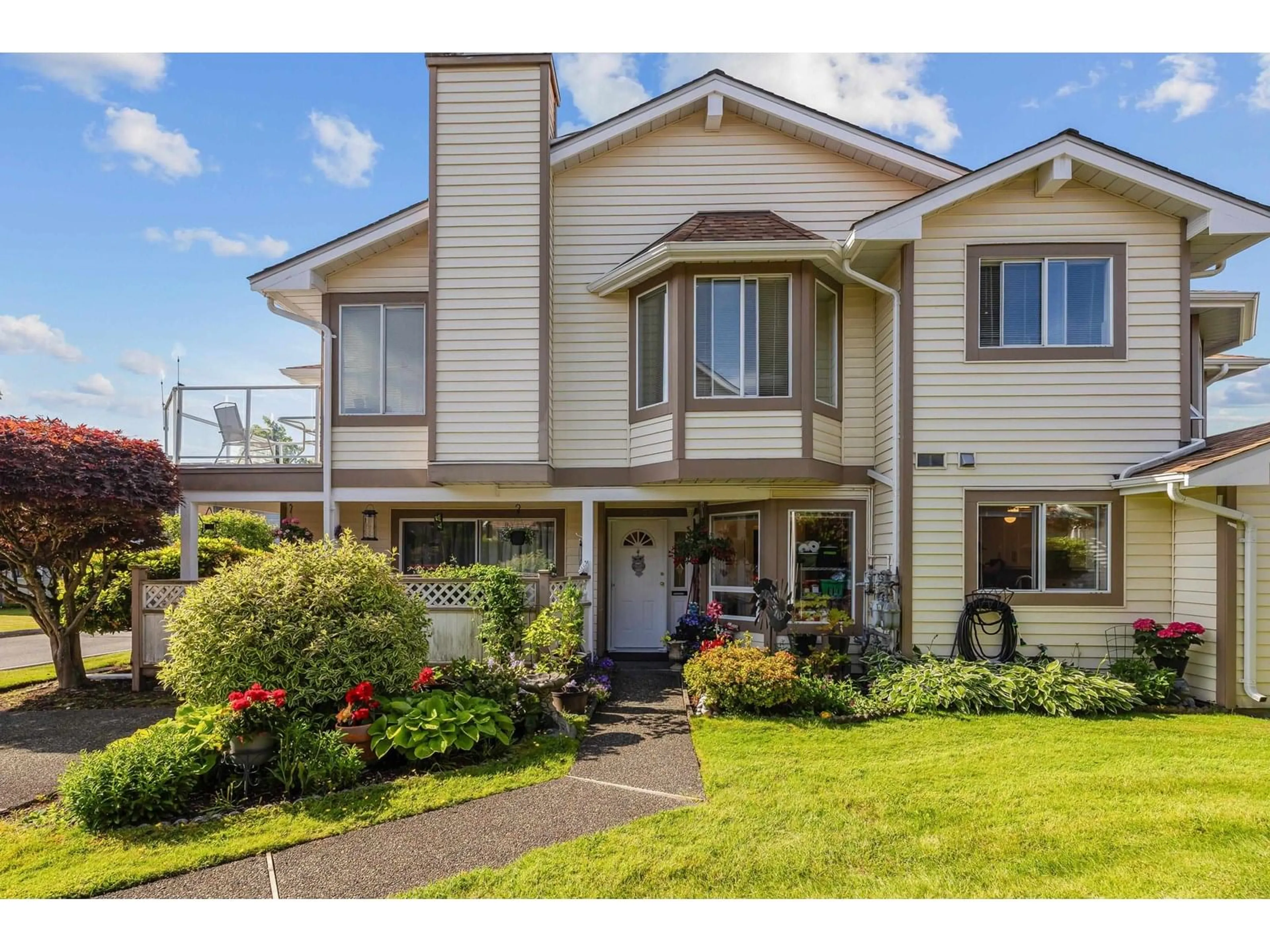 Home with vinyl exterior material, street for 39 - 9271 122ND, Surrey British Columbia V3V7R4