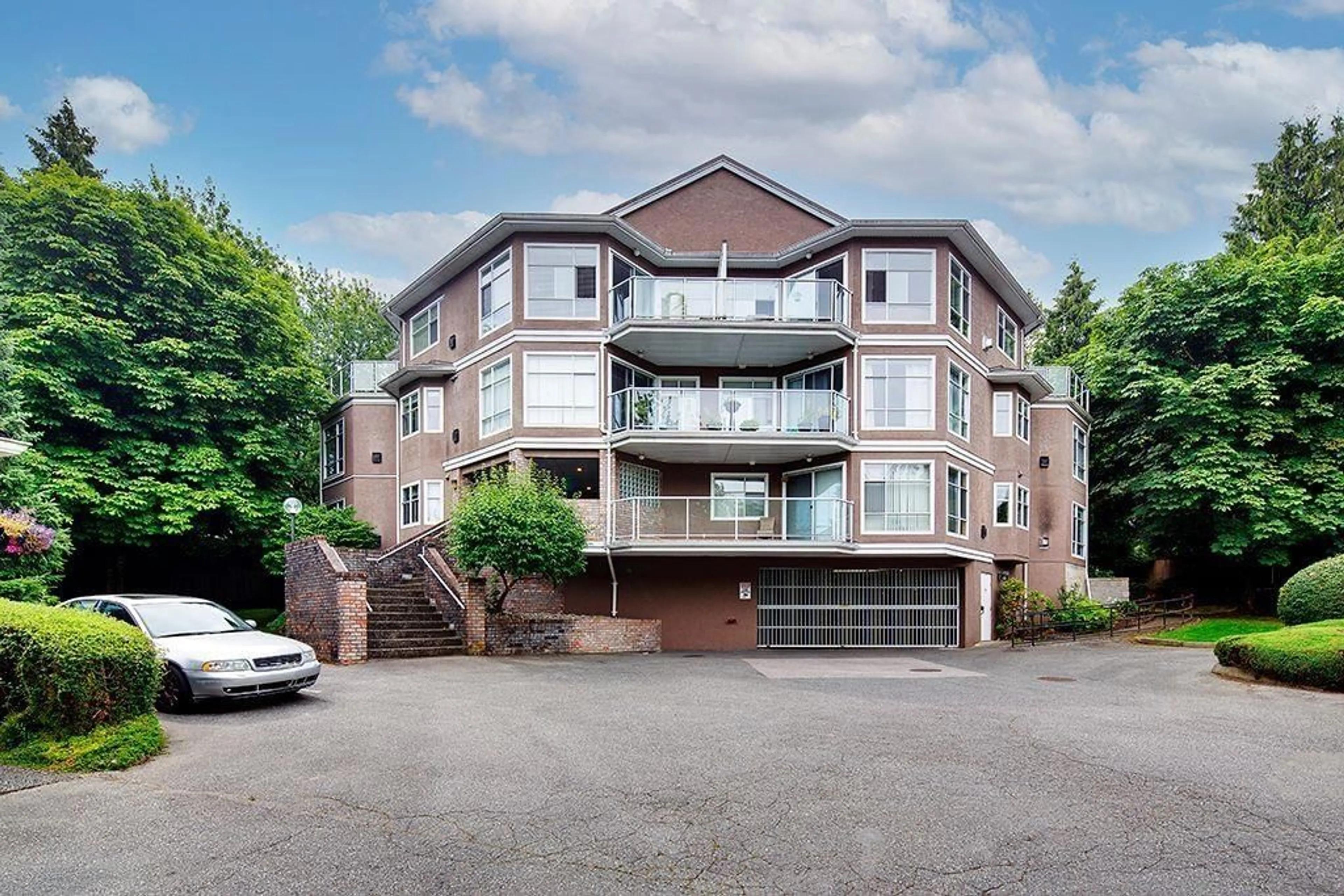 A pic from outside/outdoor area/front of a property/back of a property/a pic from drone, unknown for 305 - 6866 NICHOLSON, Delta British Columbia V4E3M6