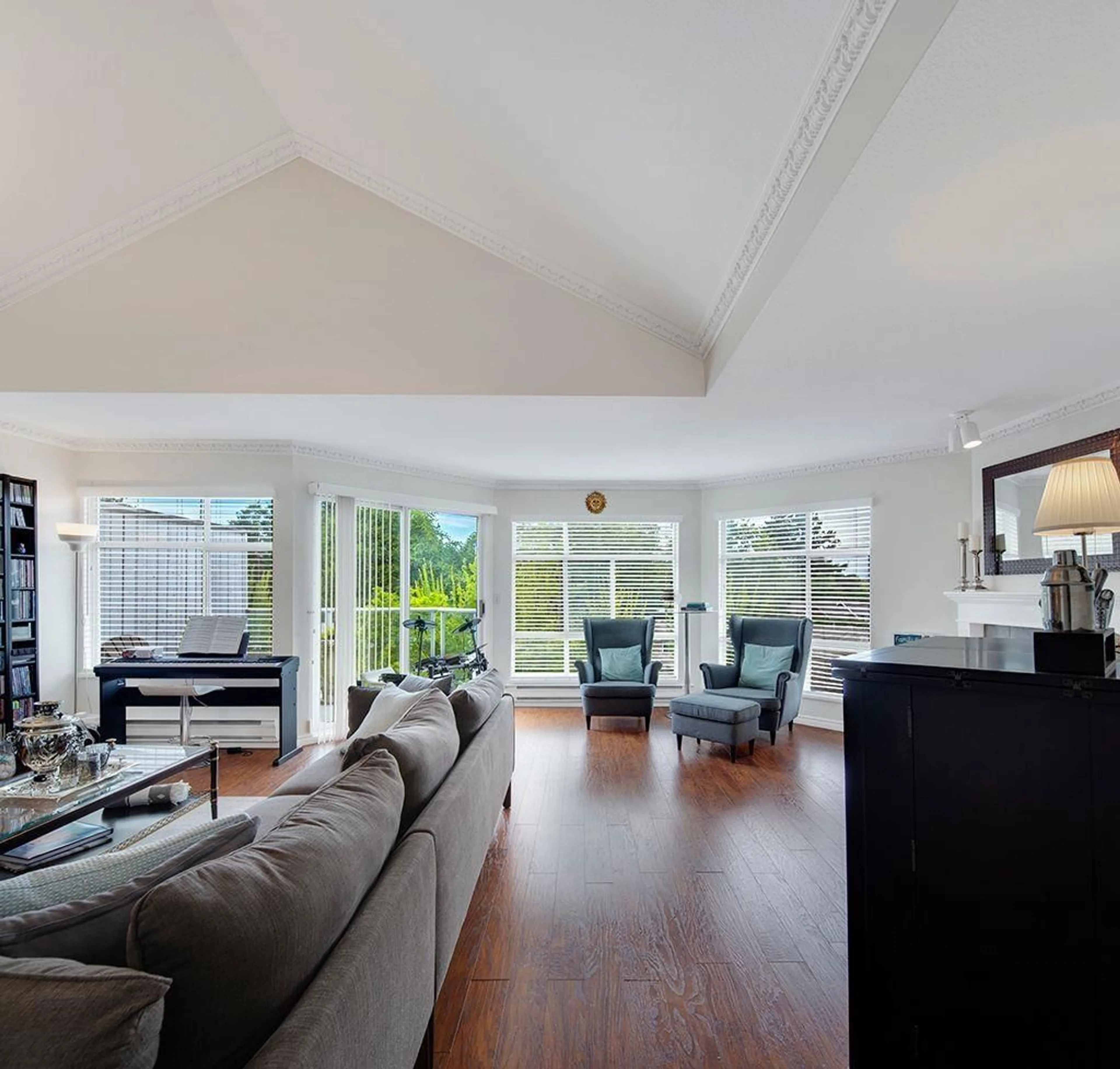 Living room with furniture, wood/laminate floor for 305 - 6866 NICHOLSON, Delta British Columbia V4E3M6