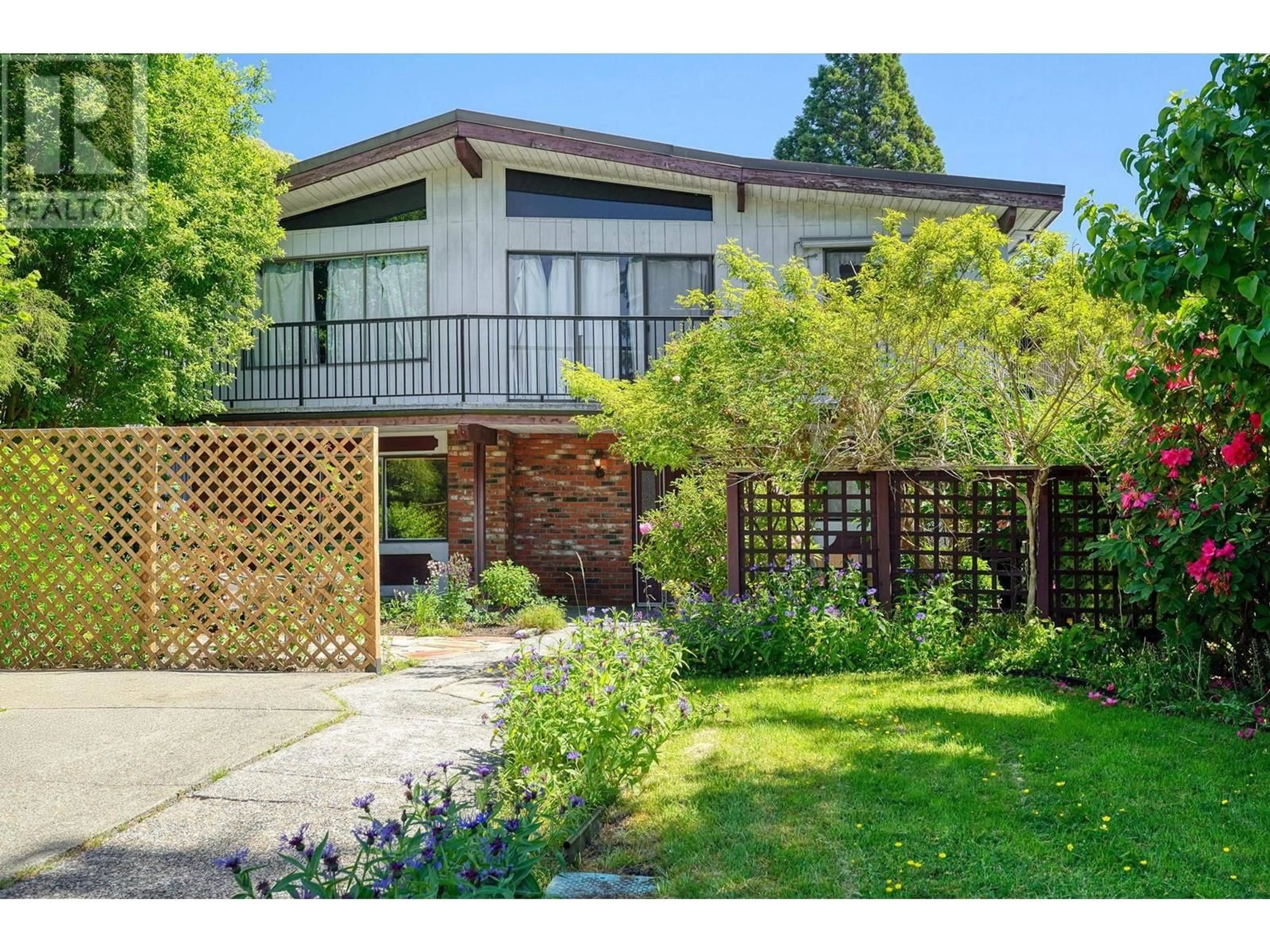 A pic from outside/outdoor area/front of a property/back of a property/a pic from drone, street for 10540 SEAMOUNT ROAD, Richmond British Columbia V7A4P6