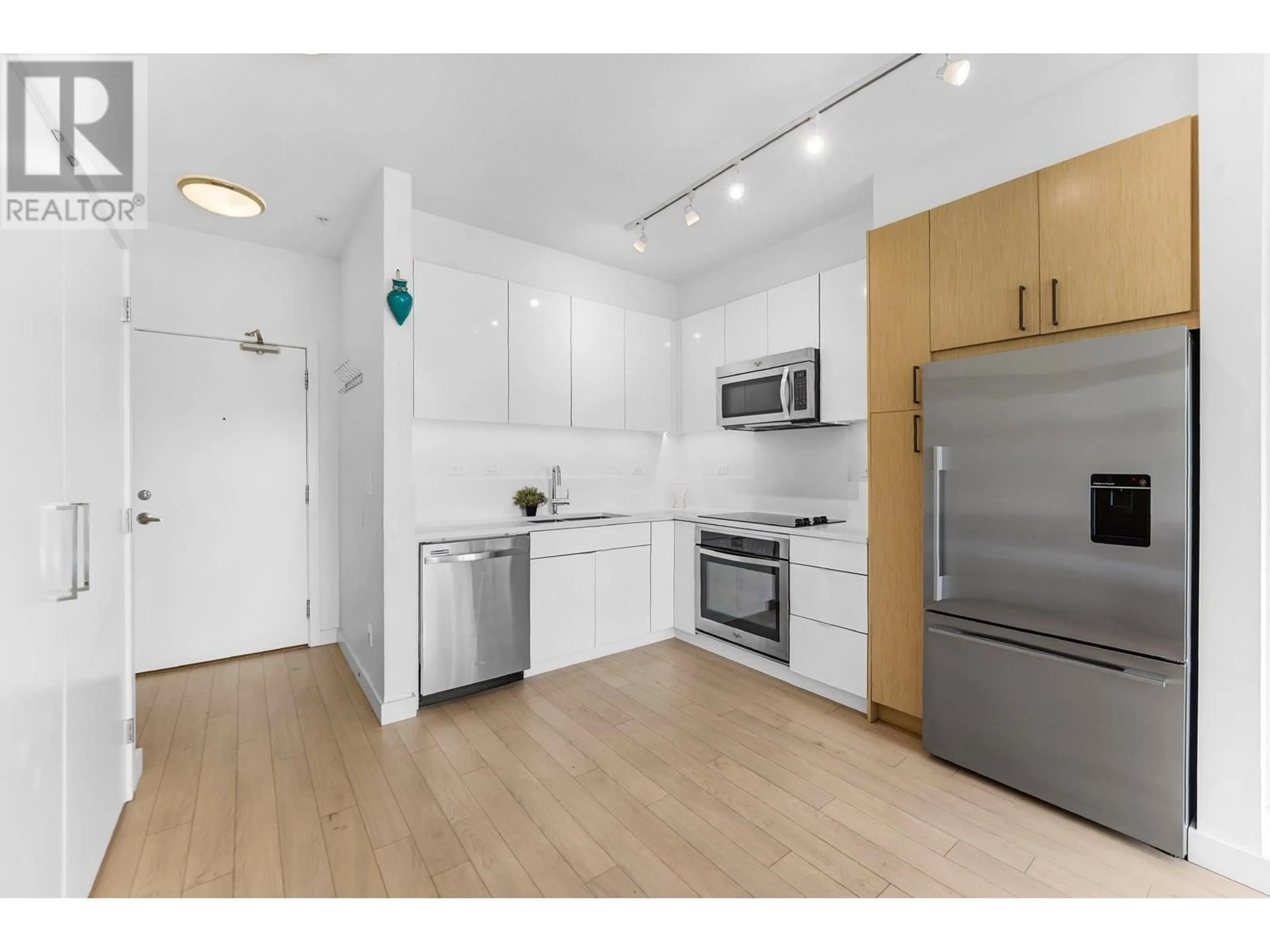 Standard kitchen, unknown for 211 - 1621 HAMILTON AVENUE, North Vancouver British Columbia V7P0B6